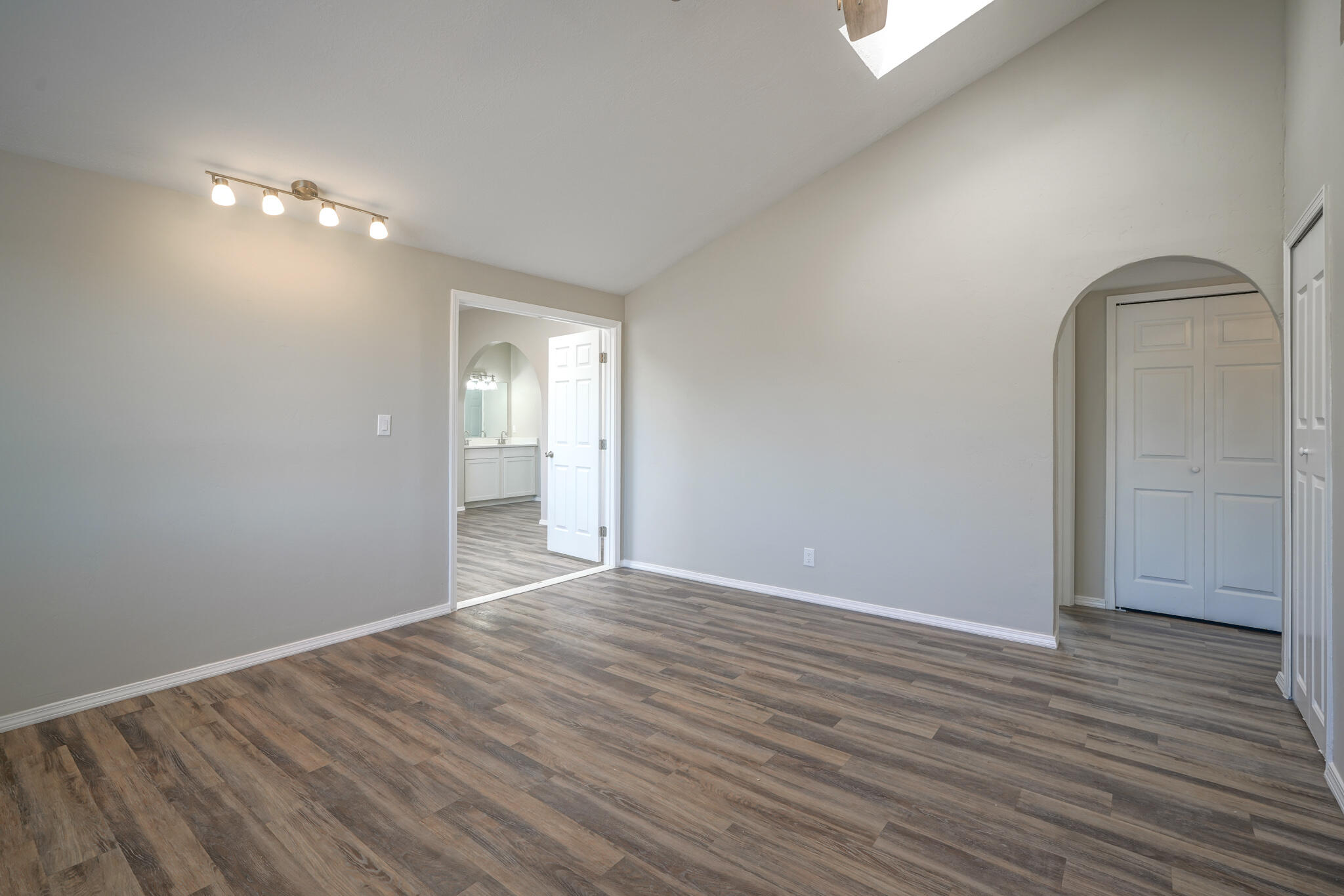 214 Sommerset Drive SE