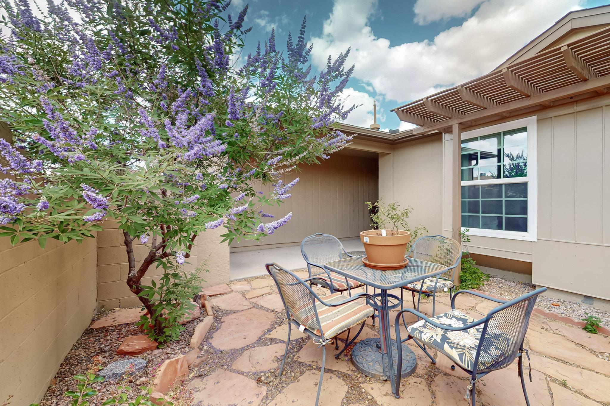 1968 Roanoke Drive NE
