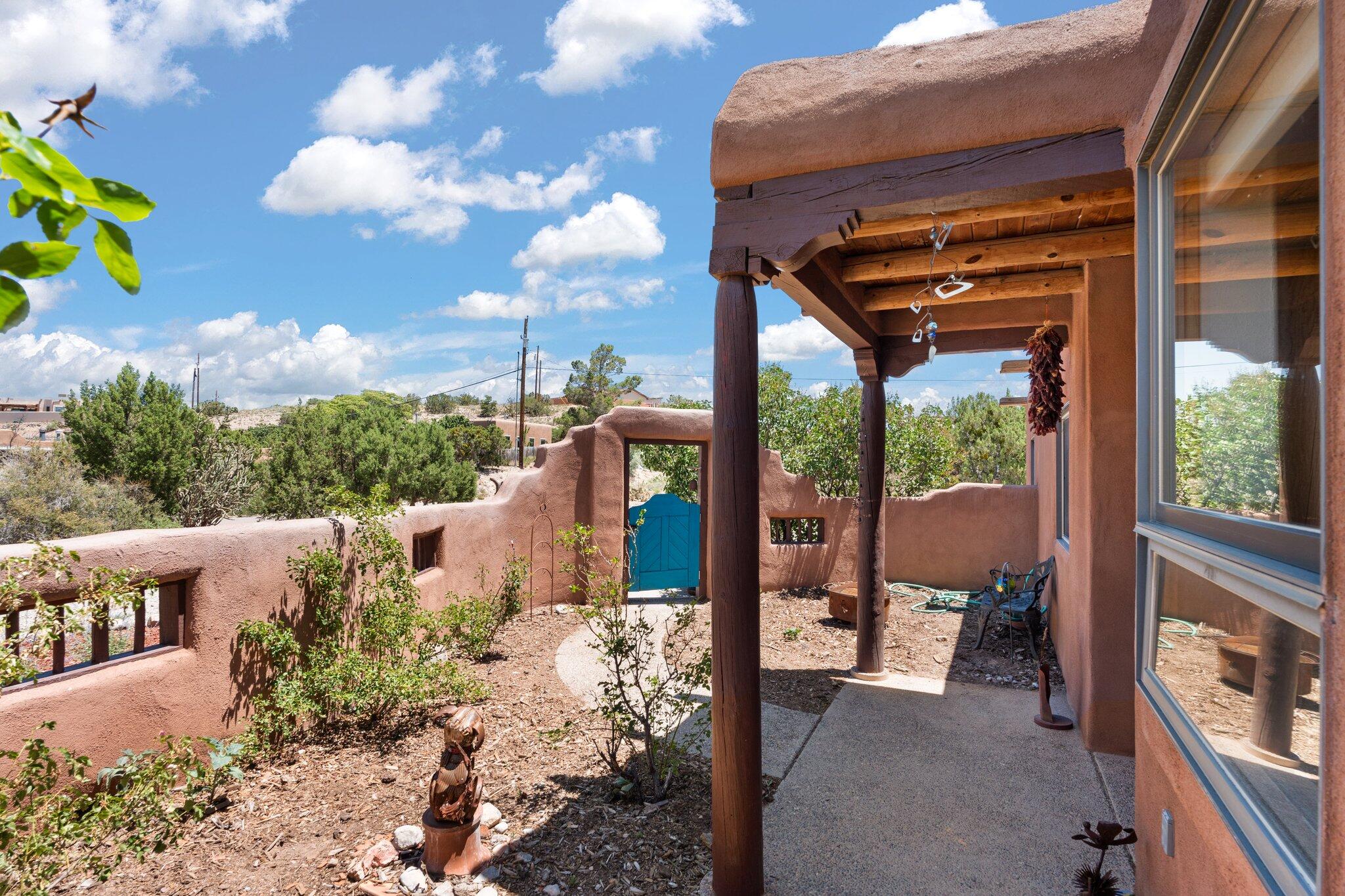 6 Las Huertas Road