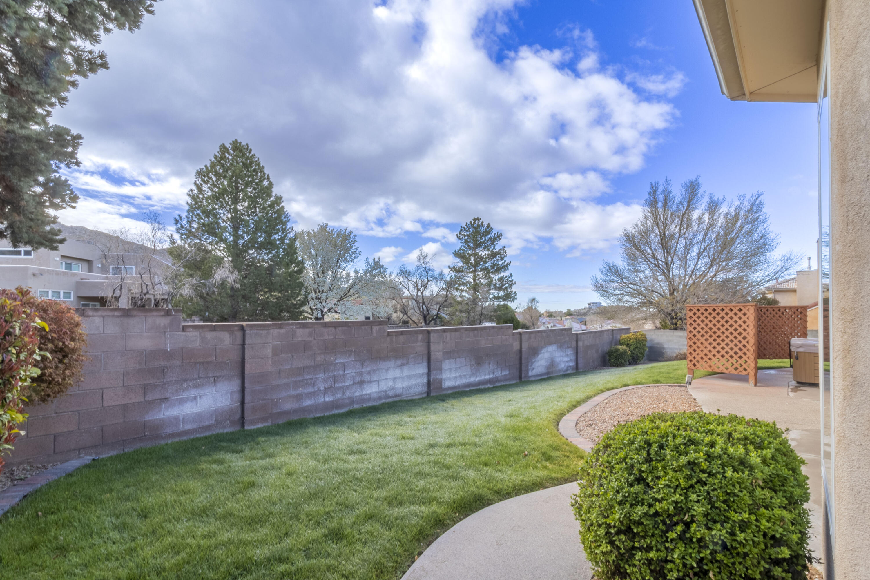 1426 Canyon Hills Drive NE