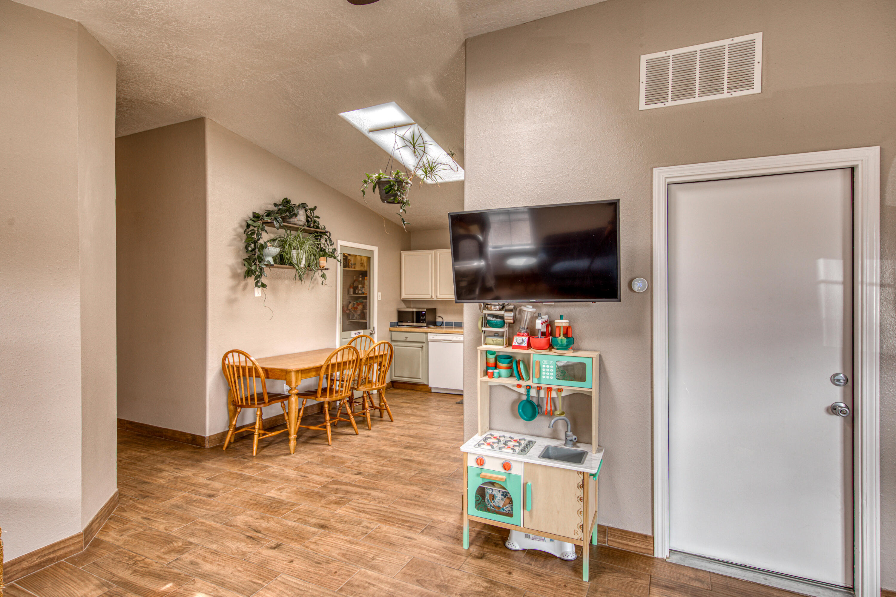 710 W Katherine Avenue