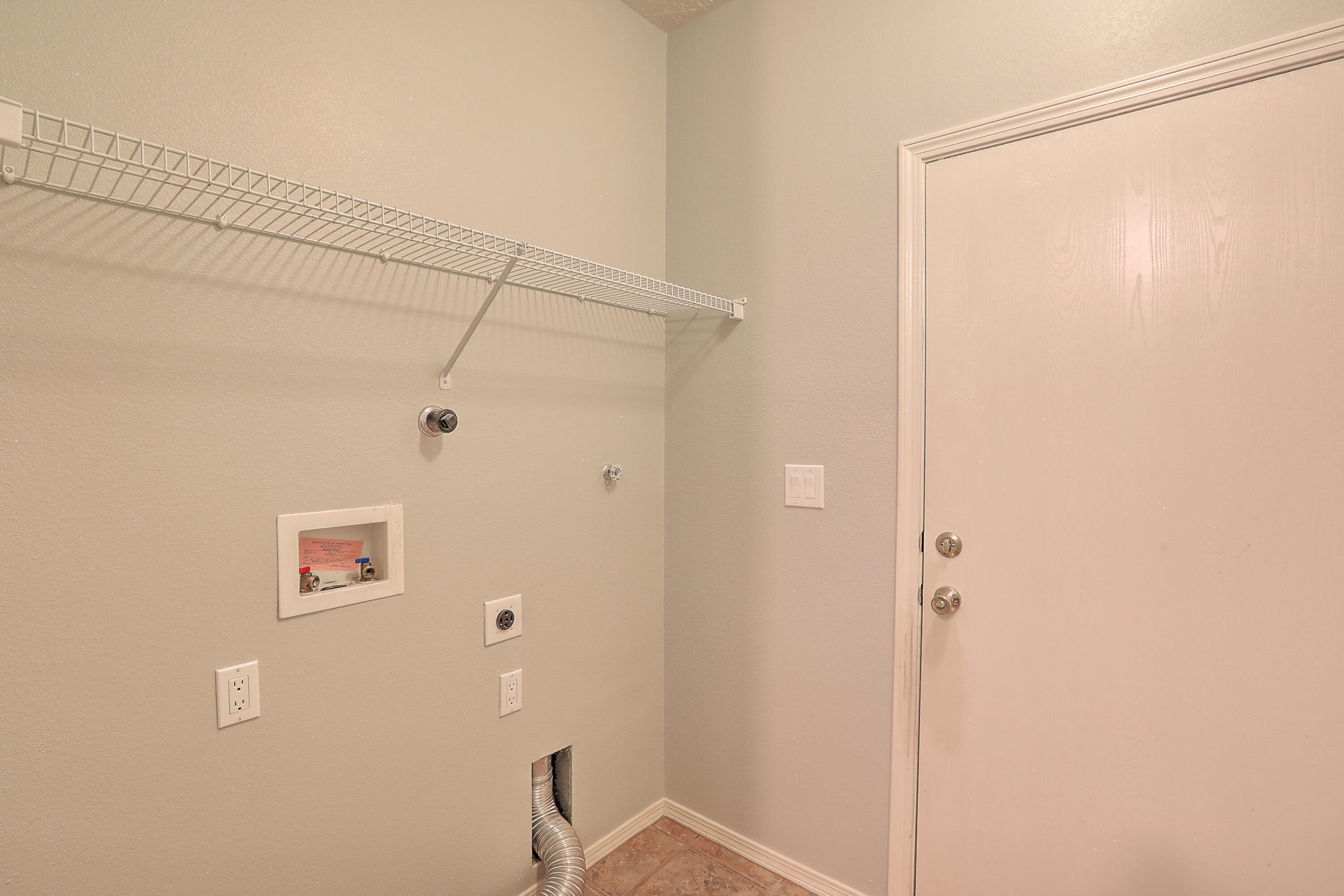 712 Renaissance Loop SE