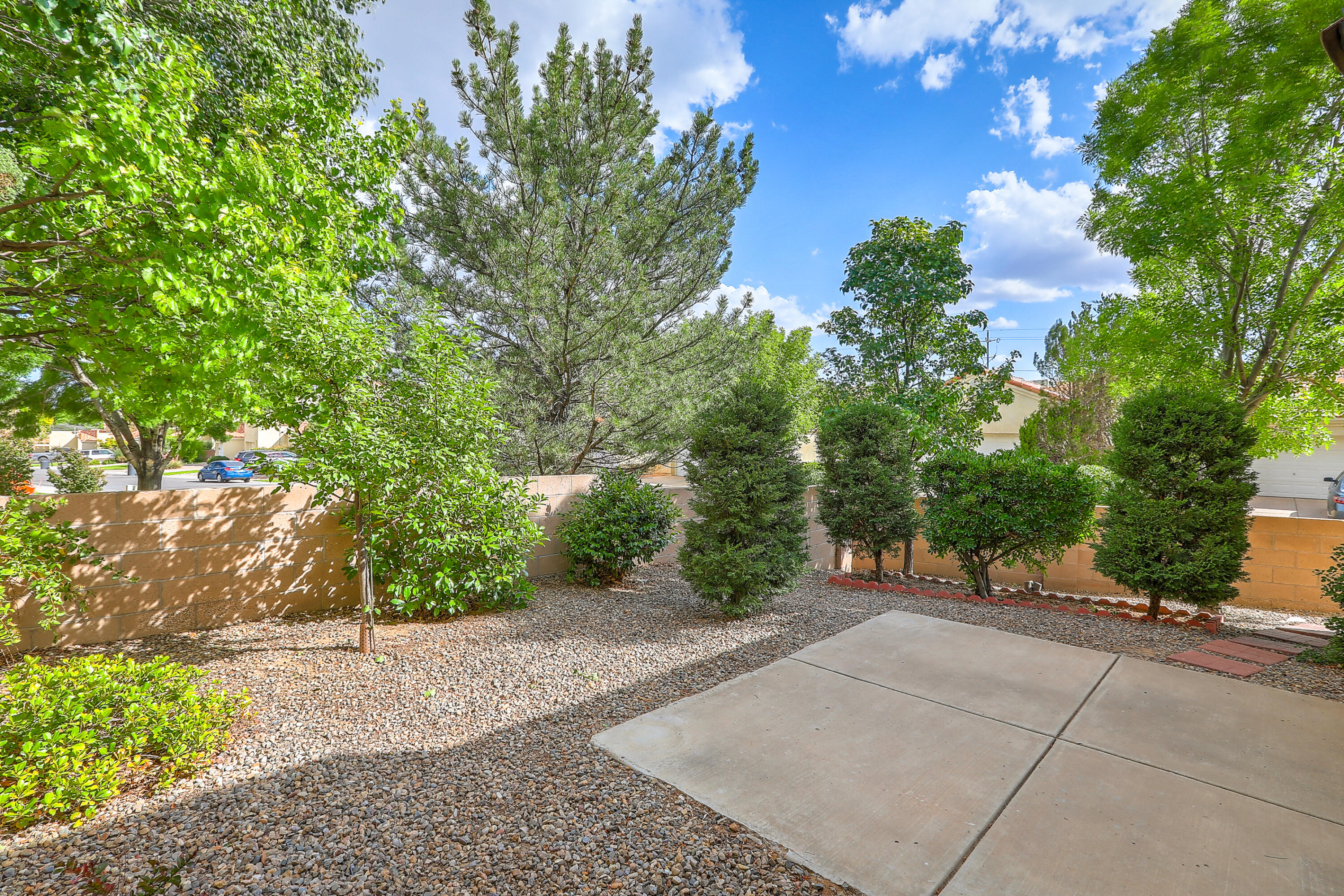 712 Renaissance Loop SE