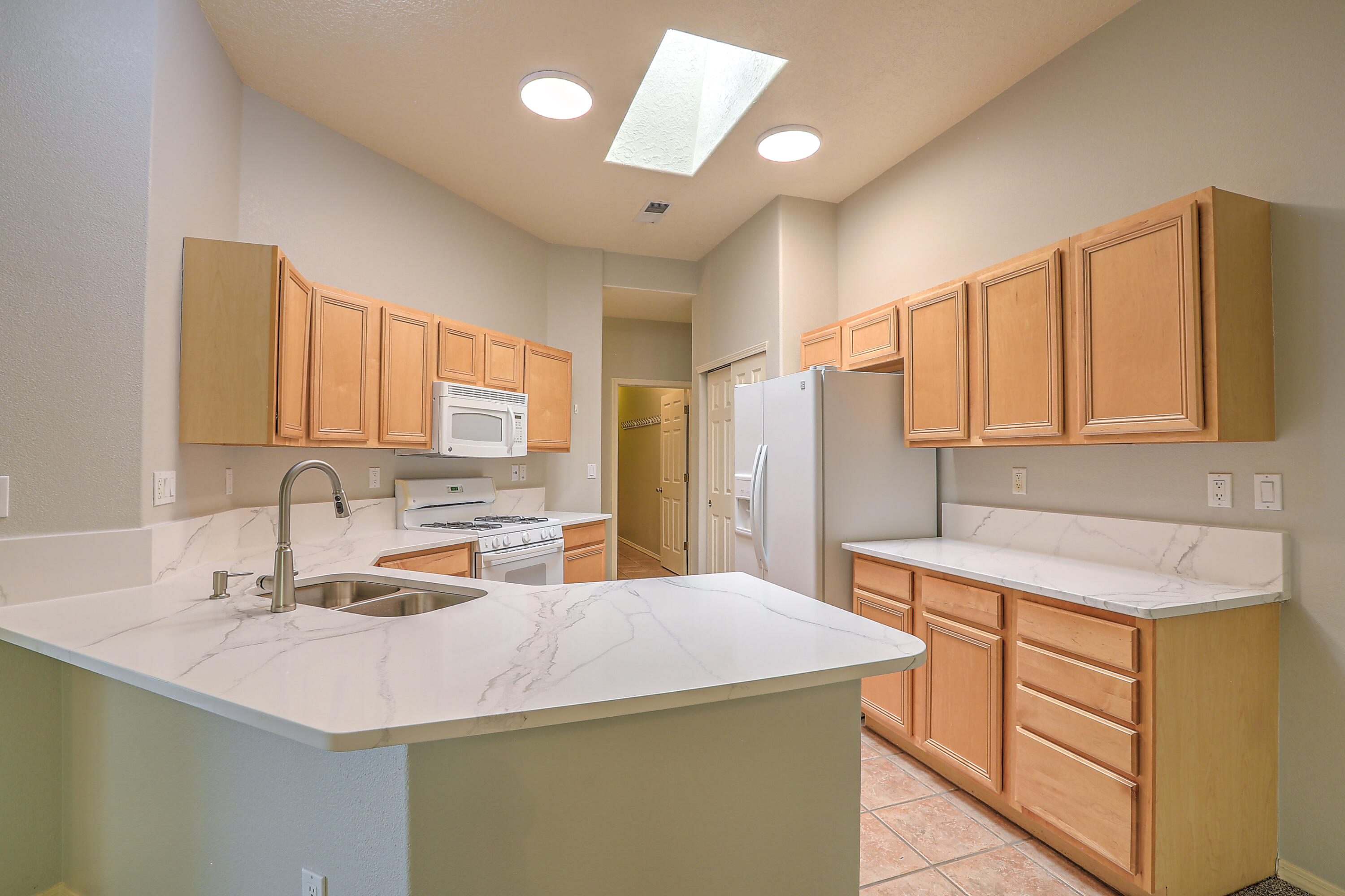 712 Renaissance Loop SE