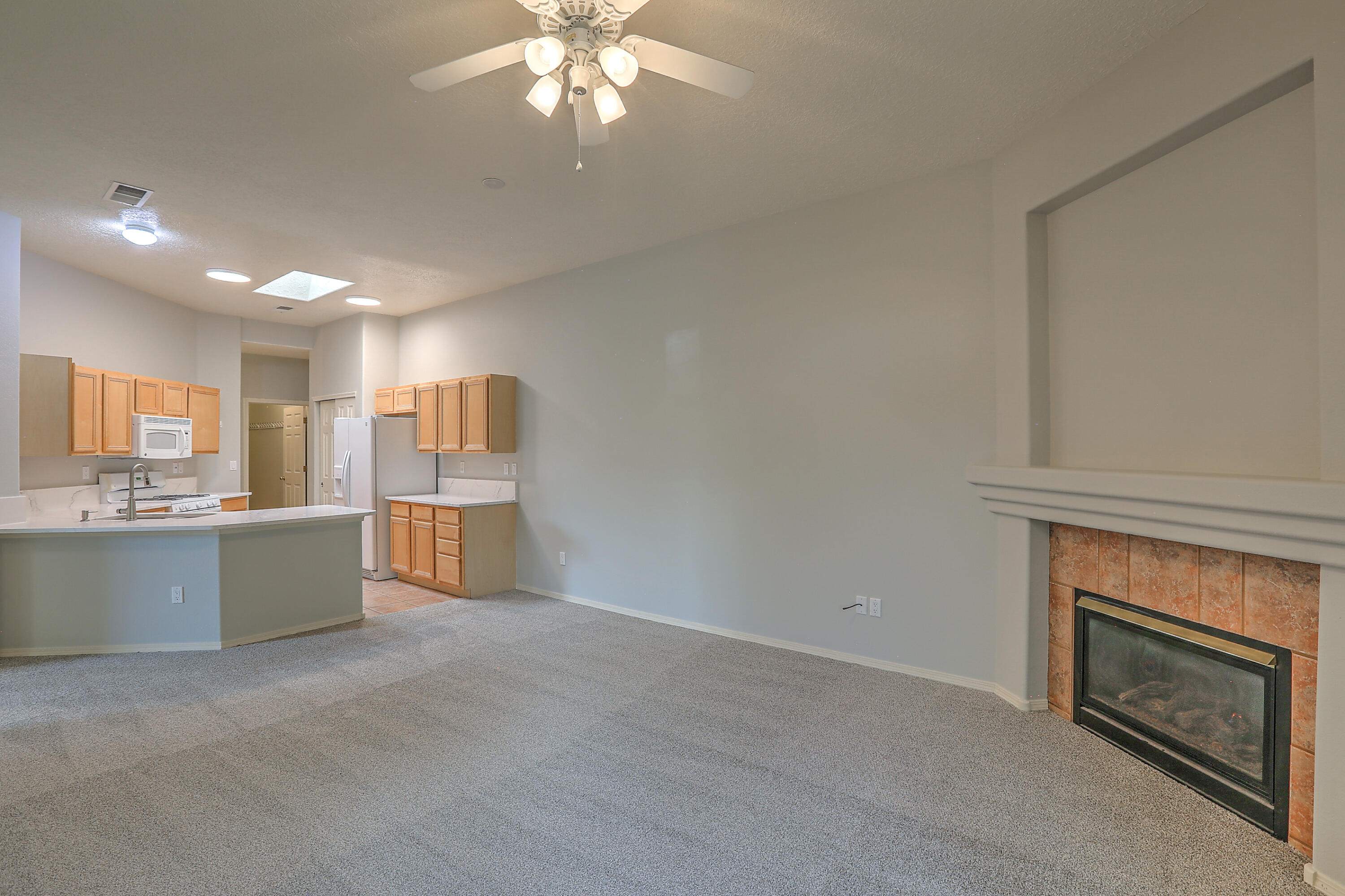 712 Renaissance Loop SE