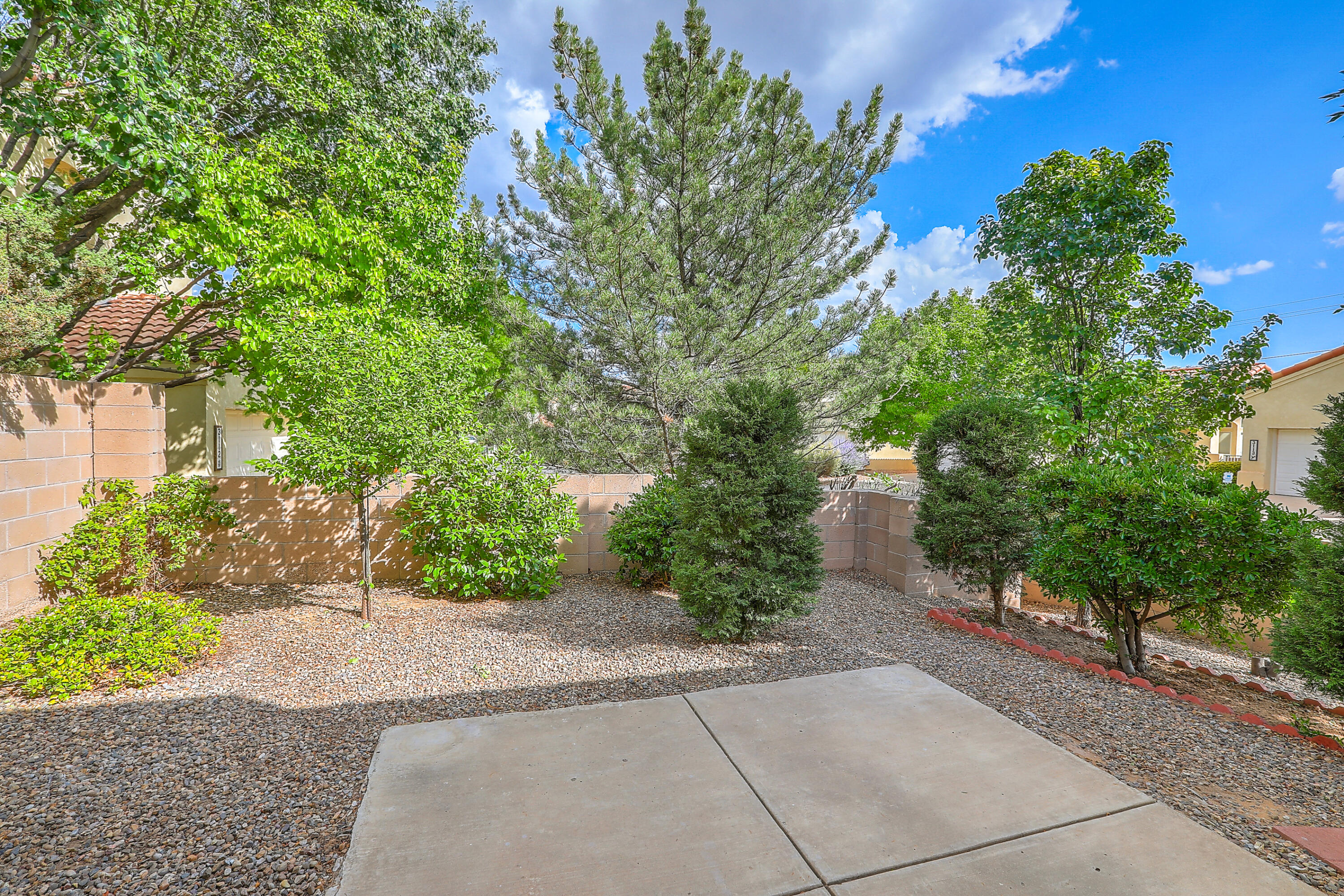 712 Renaissance Loop SE