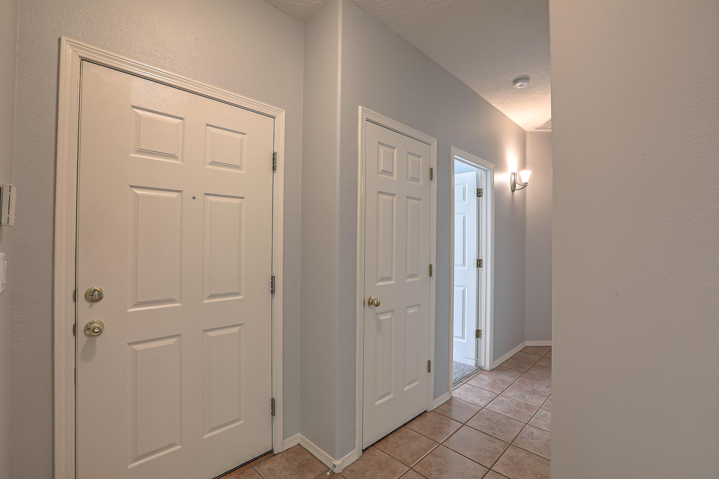 712 Renaissance Loop SE