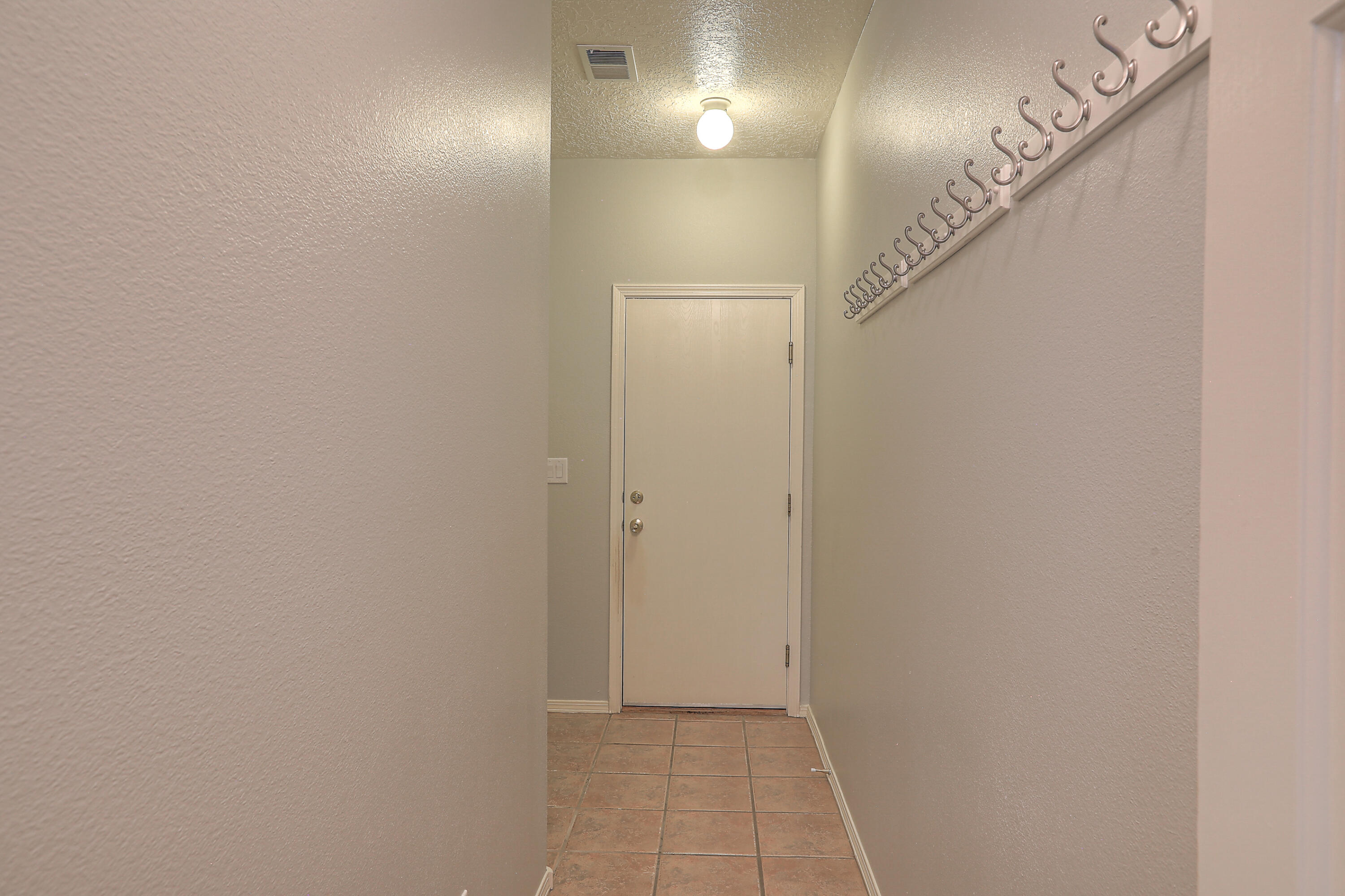 712 Renaissance Loop SE
