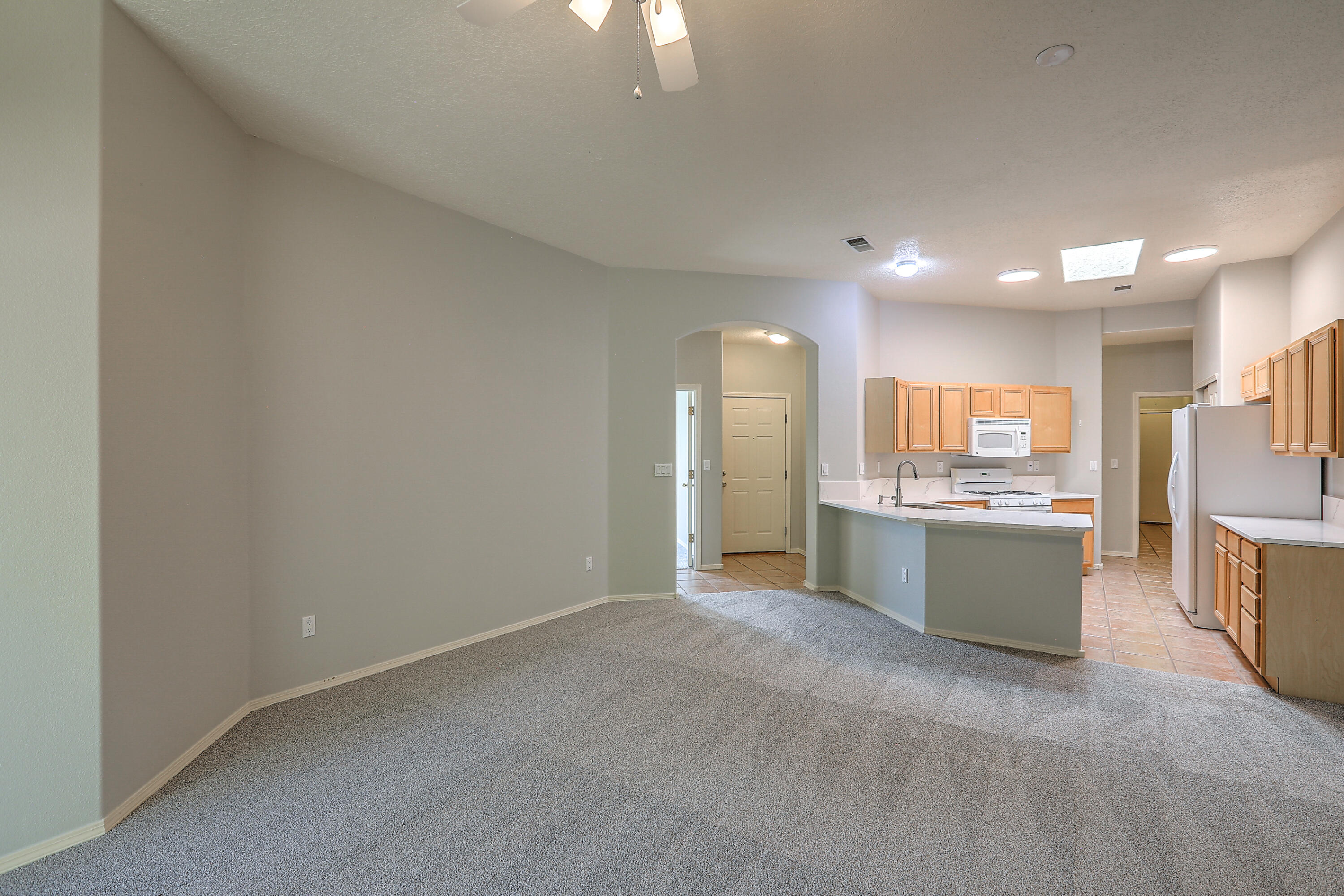 712 Renaissance Loop SE