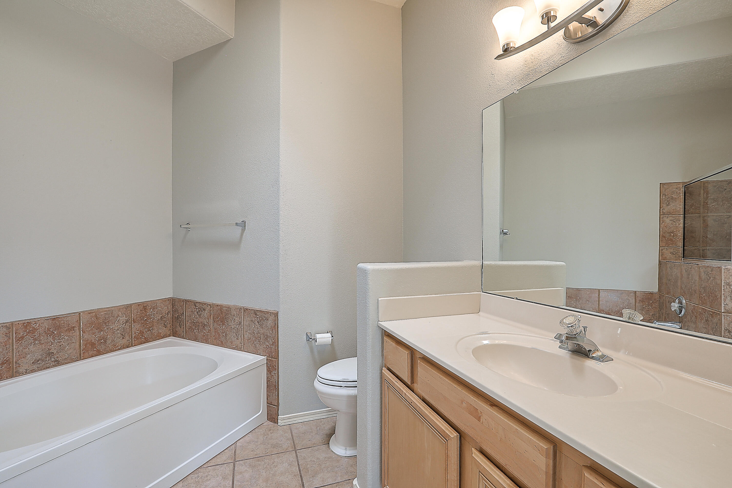 712 Renaissance Loop SE