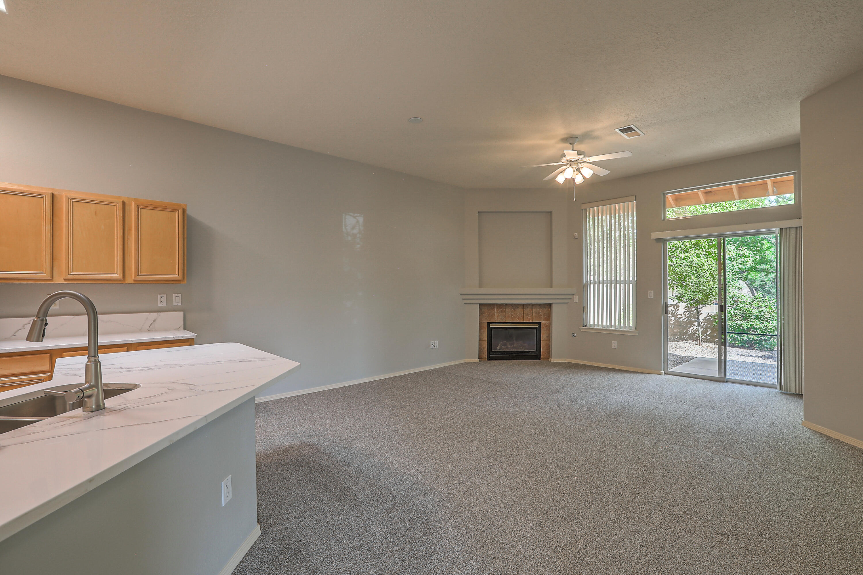 712 Renaissance Loop SE