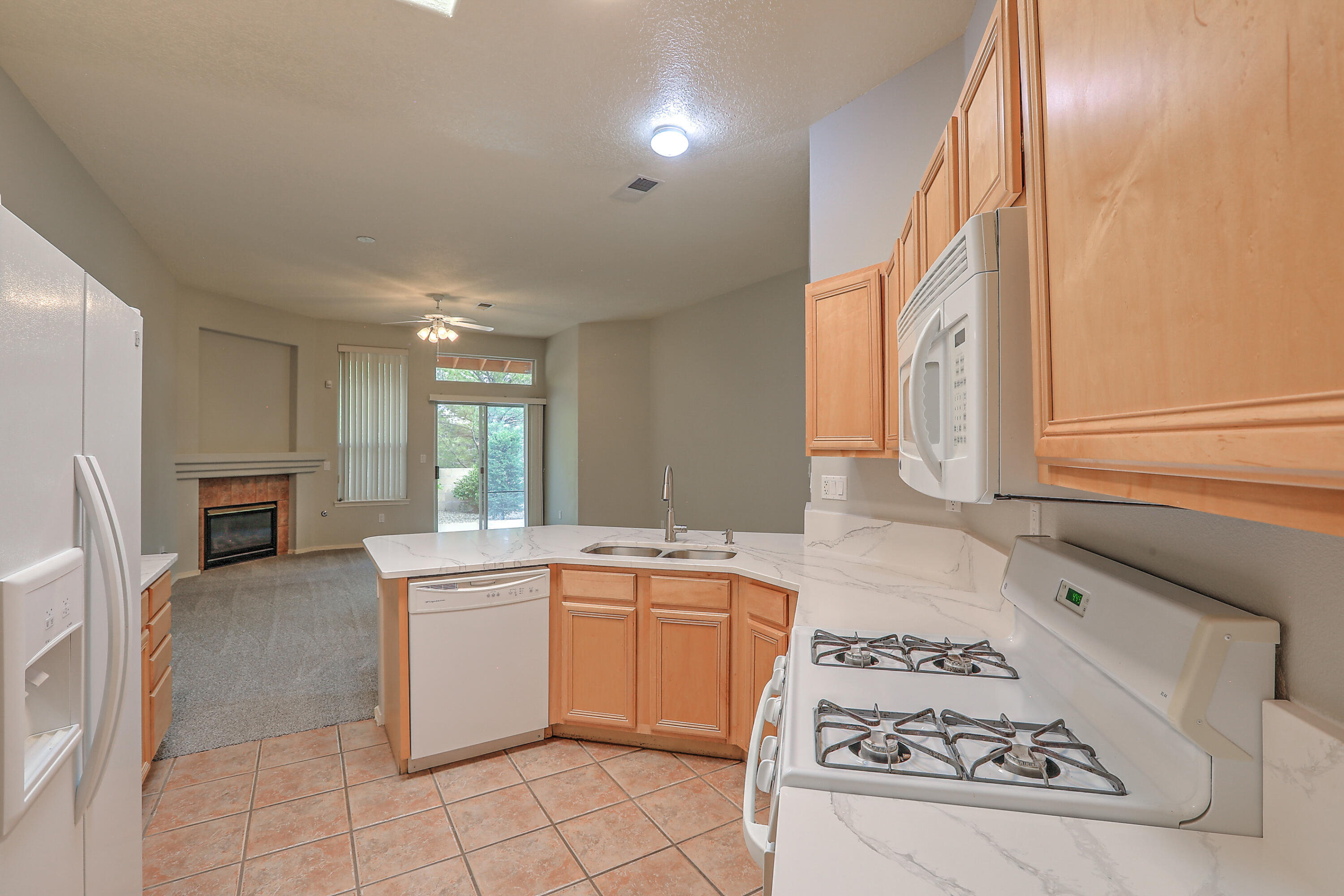 712 Renaissance Loop SE