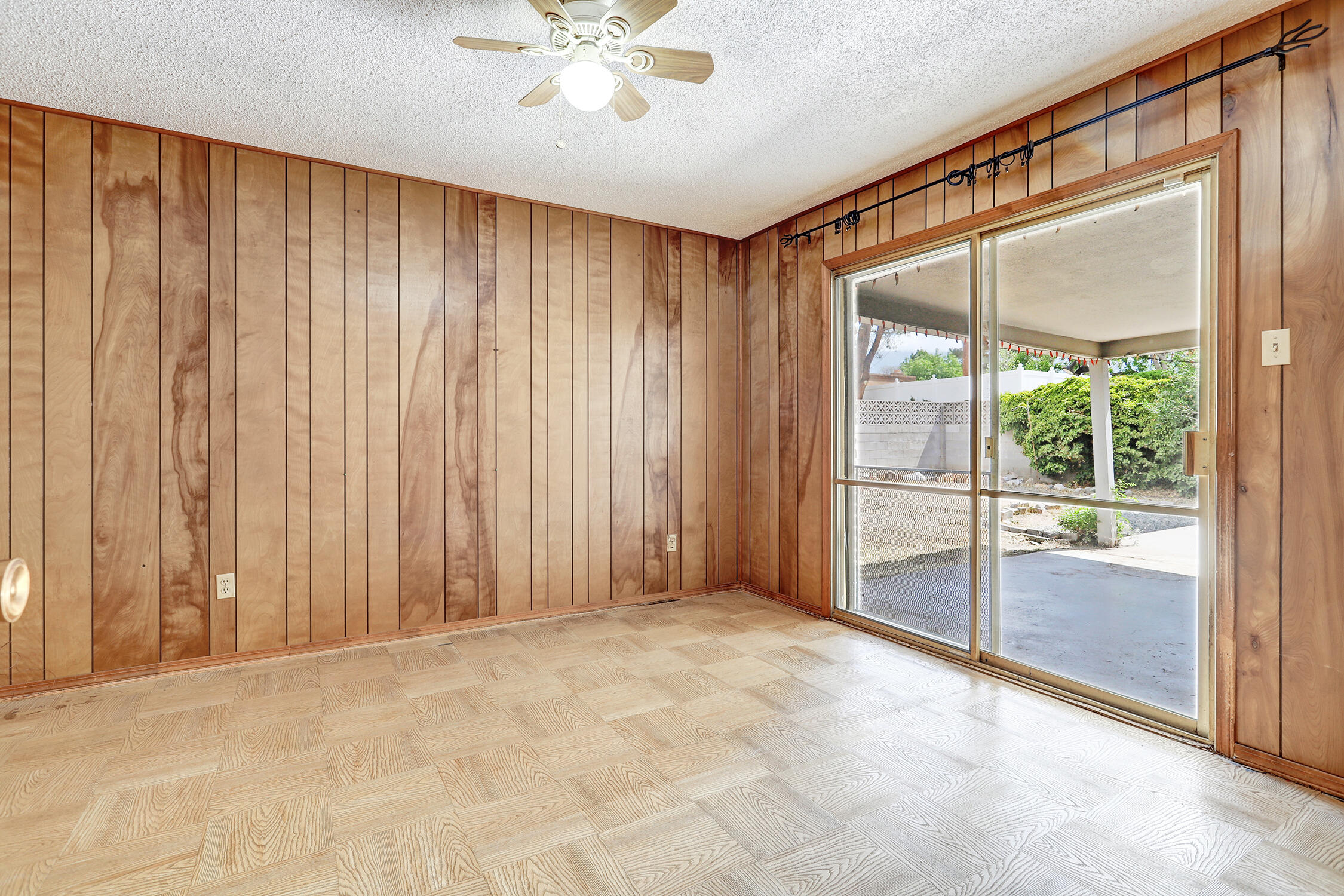 8709 Avenales Avenue NE