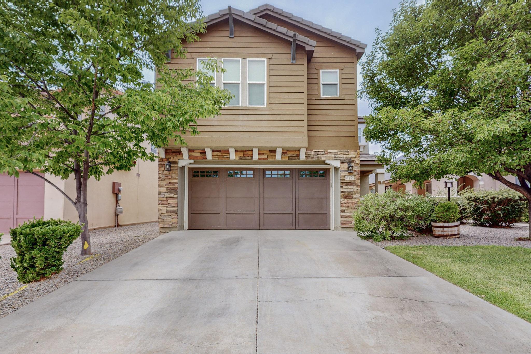 940 Waterfall Drive NE