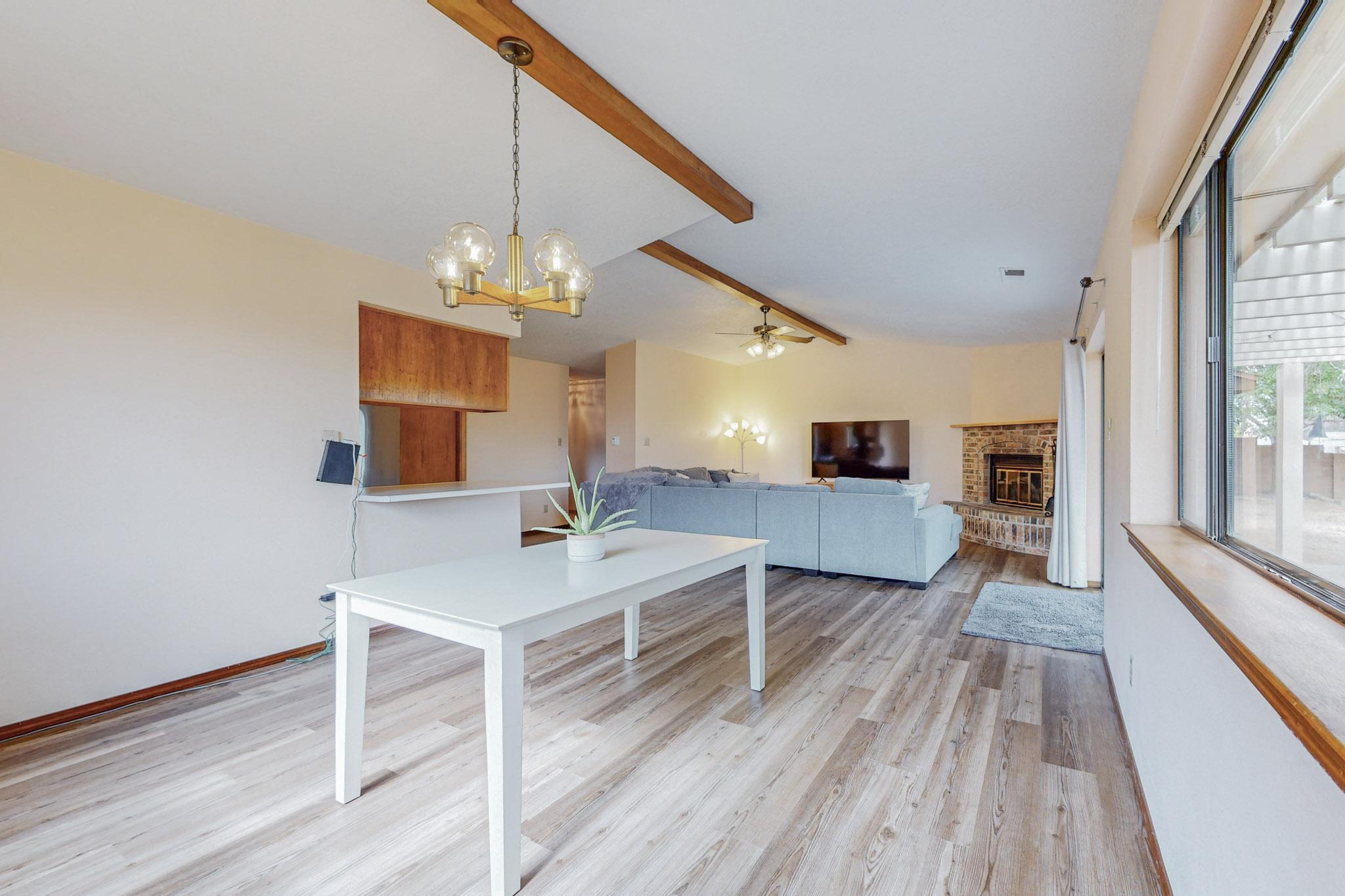 5825 Ave La Mirada NW