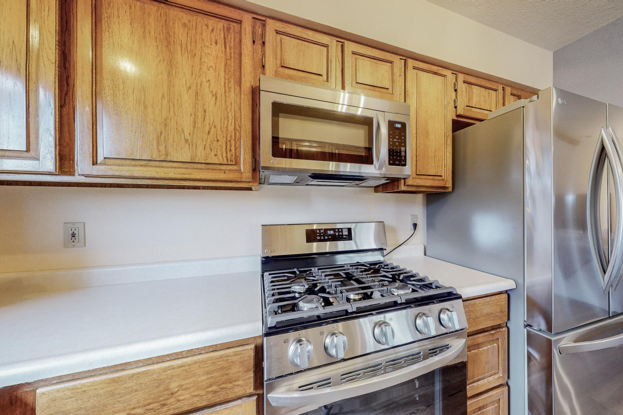 5825 Ave La Mirada NW
