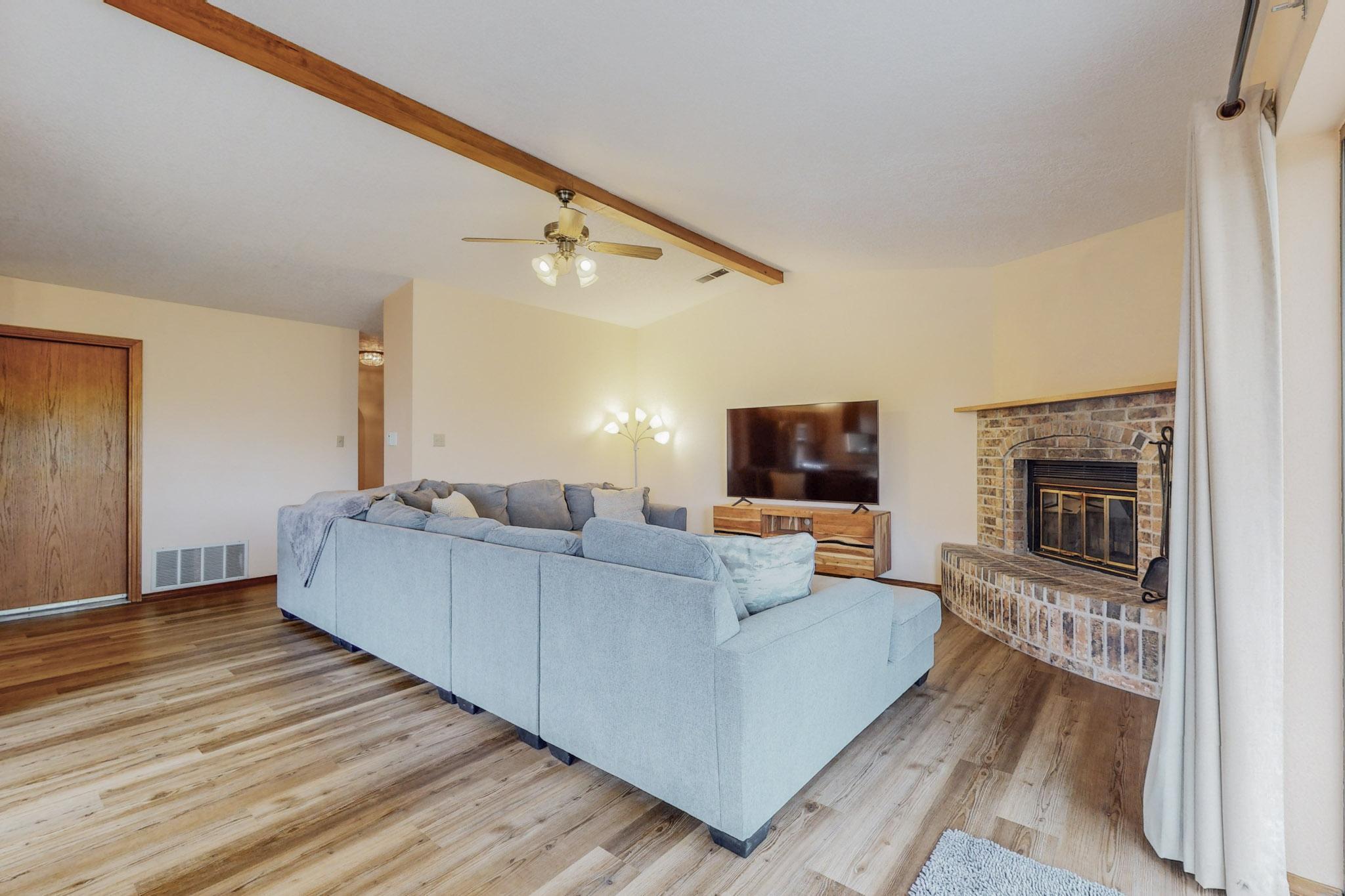 5825 Ave La Mirada NW
