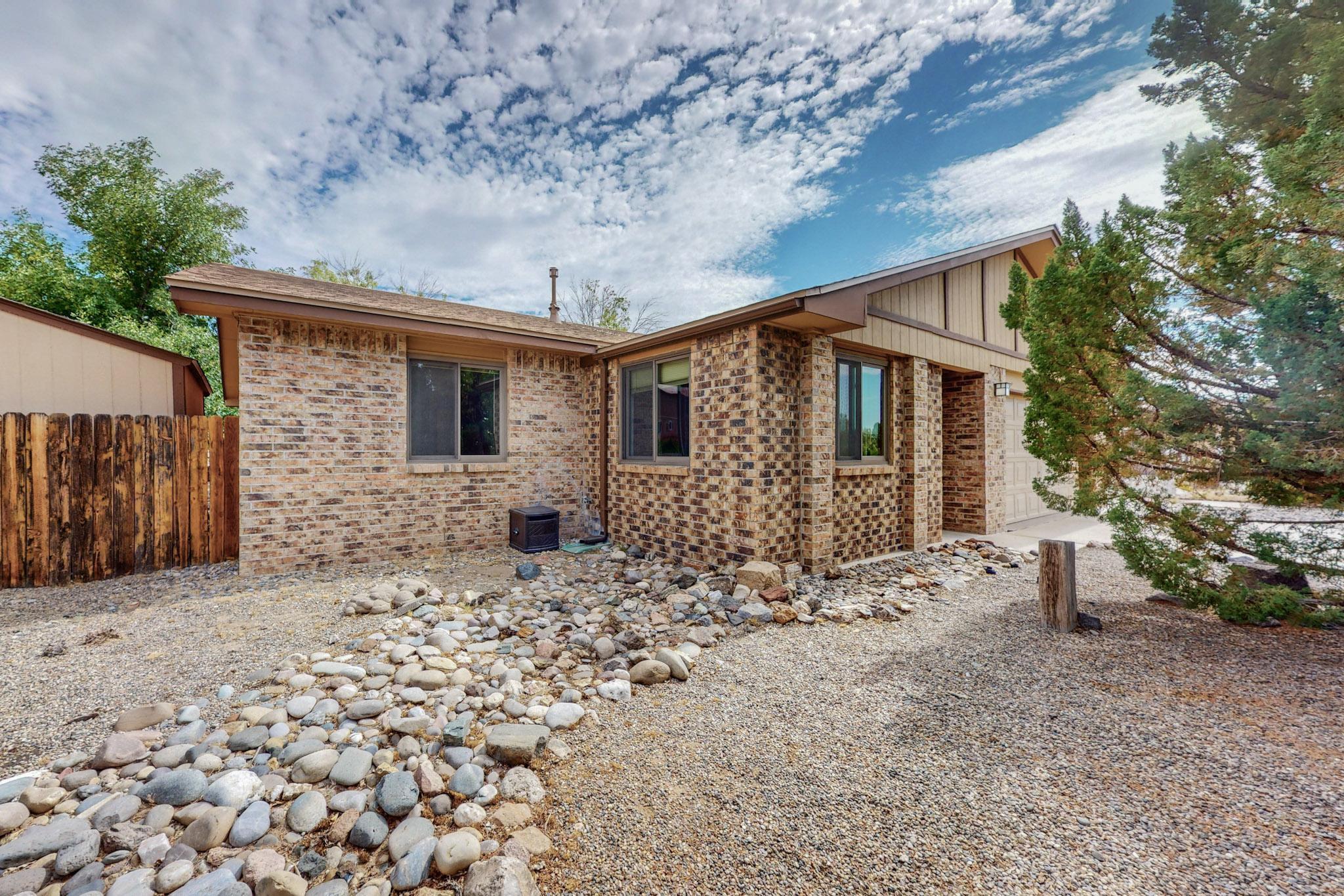 5825 Ave La Mirada NW
