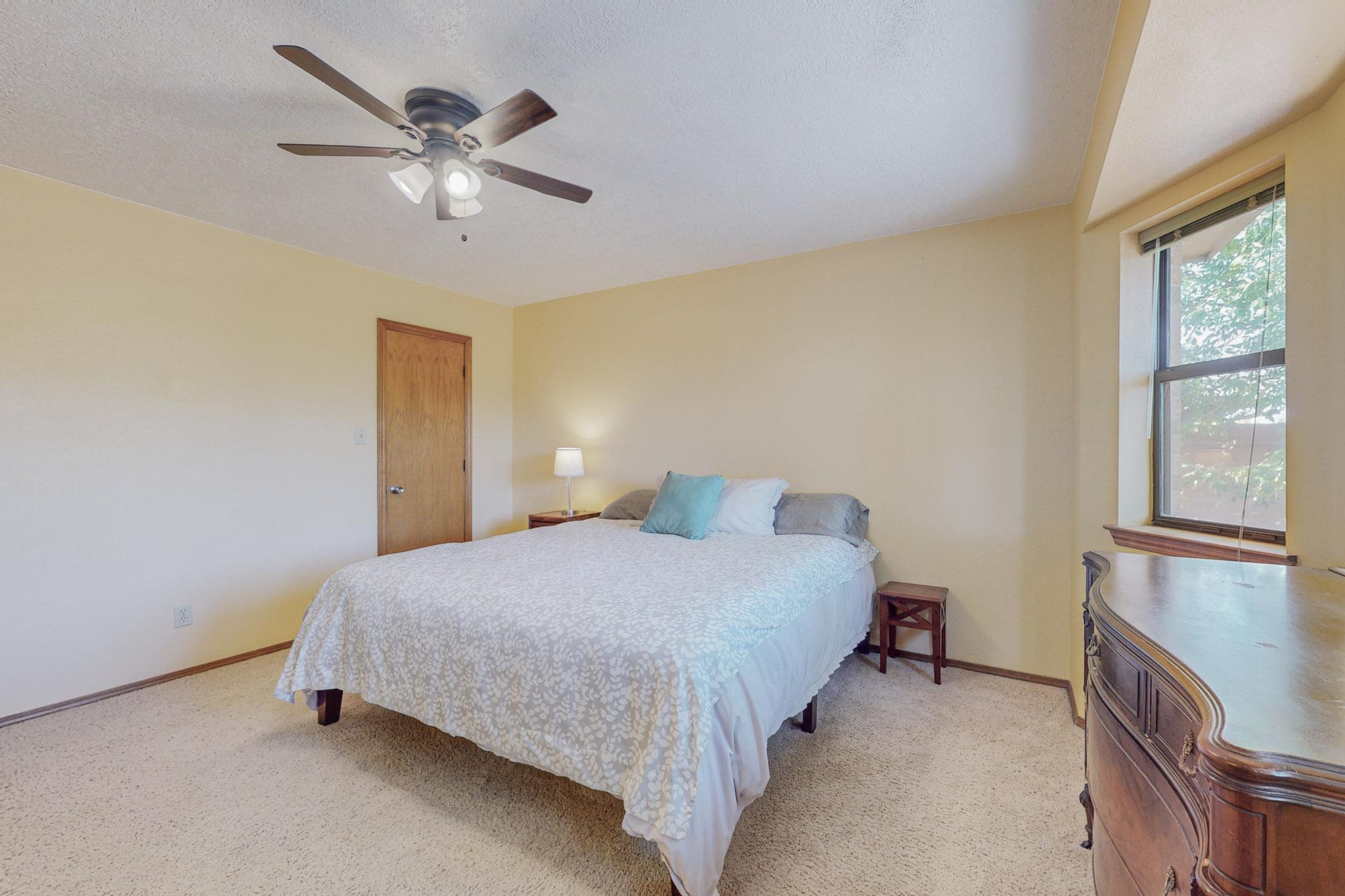 5825 Ave La Mirada NW