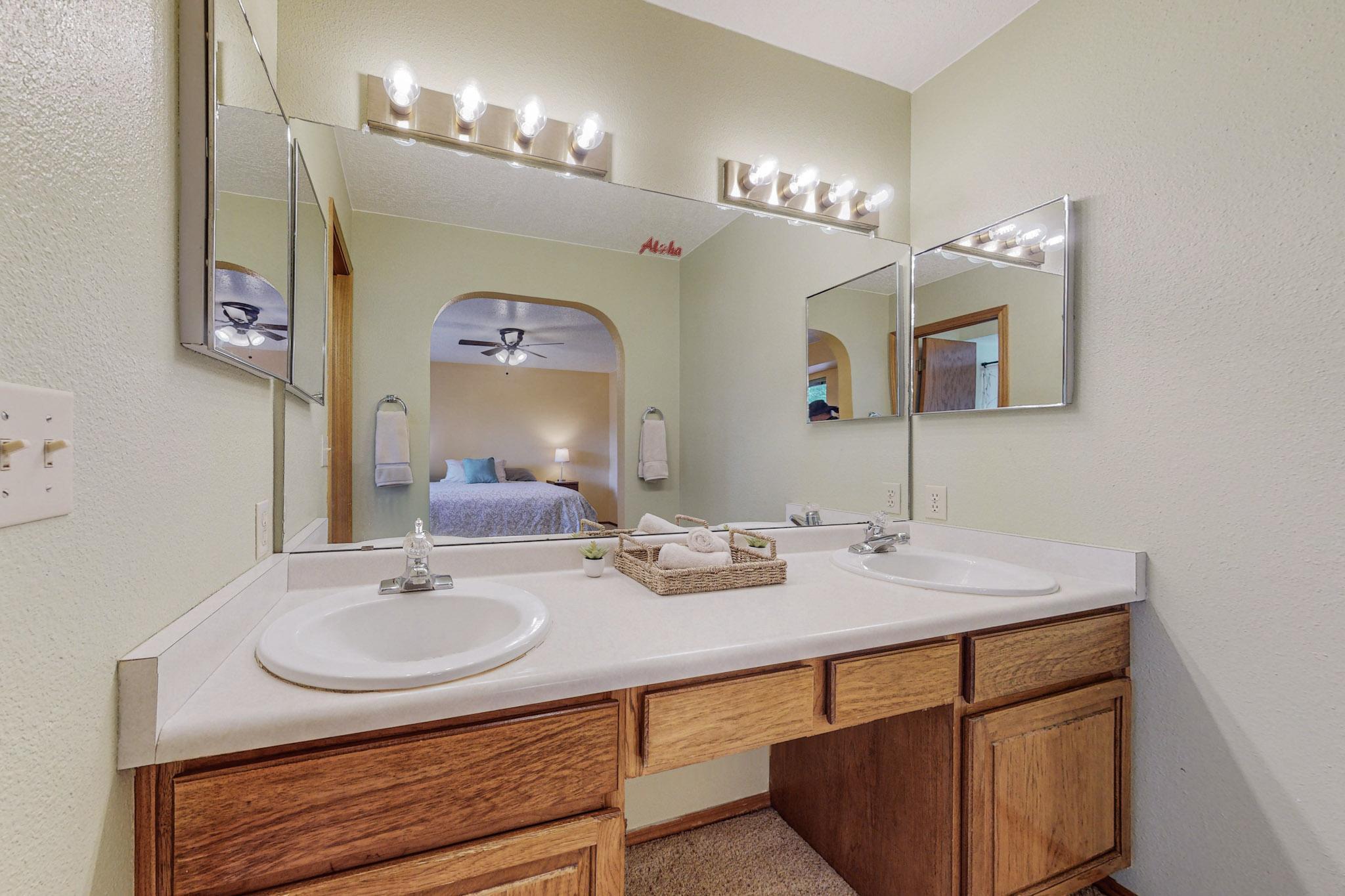 5825 Ave La Mirada NW