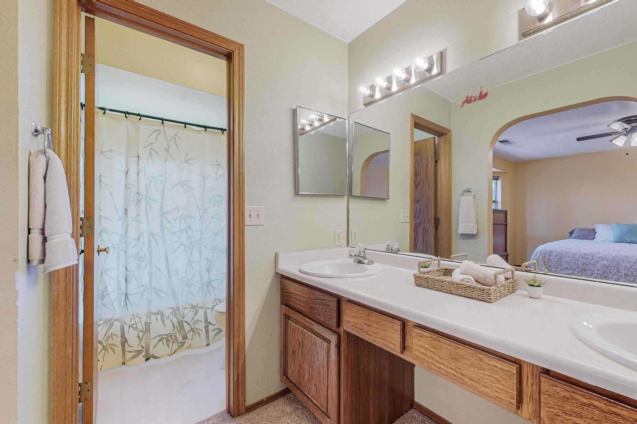 5825 Ave La Mirada NW