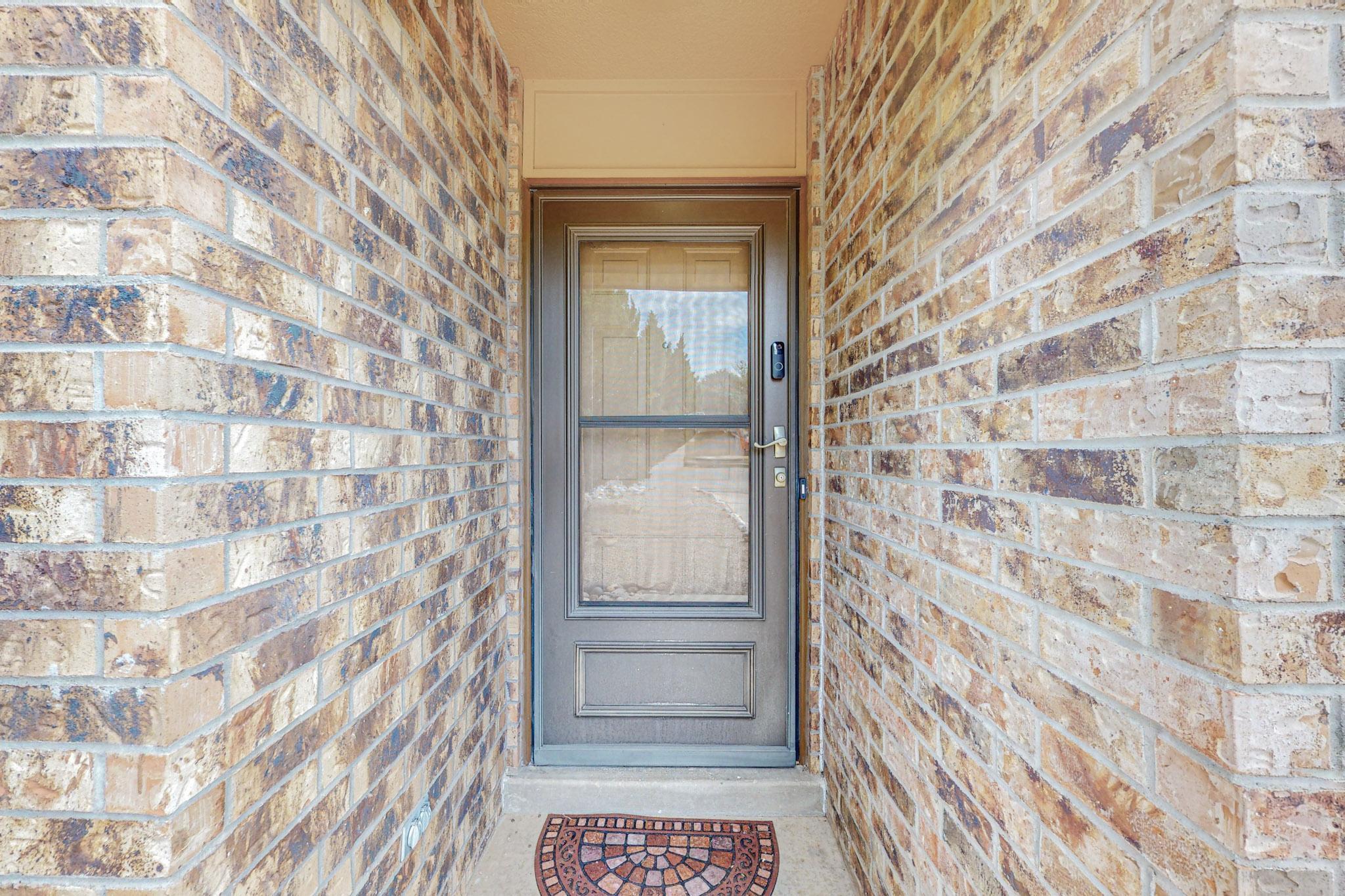 5825 Ave La Mirada NW