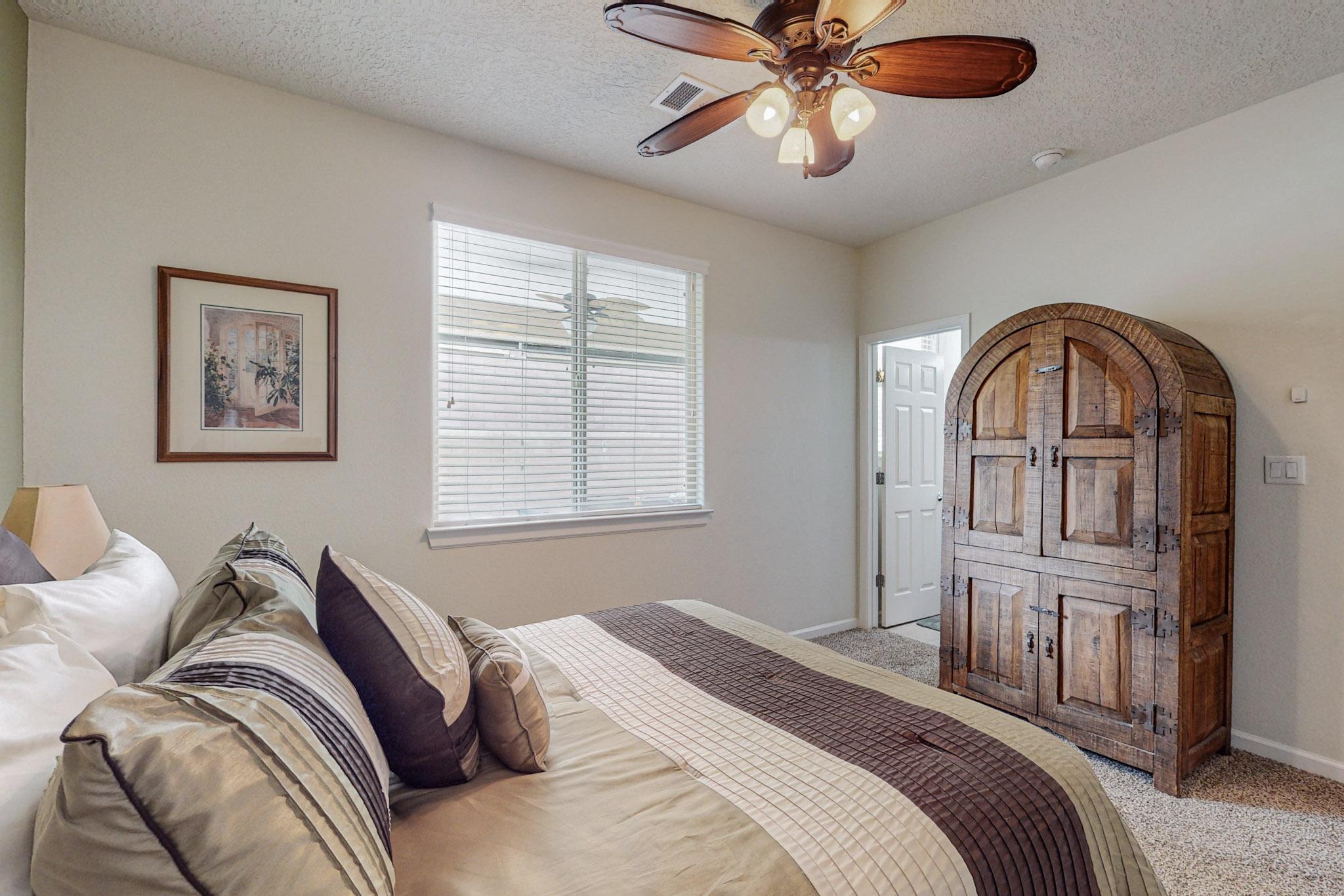 3916 Las Colinas Avenue NE