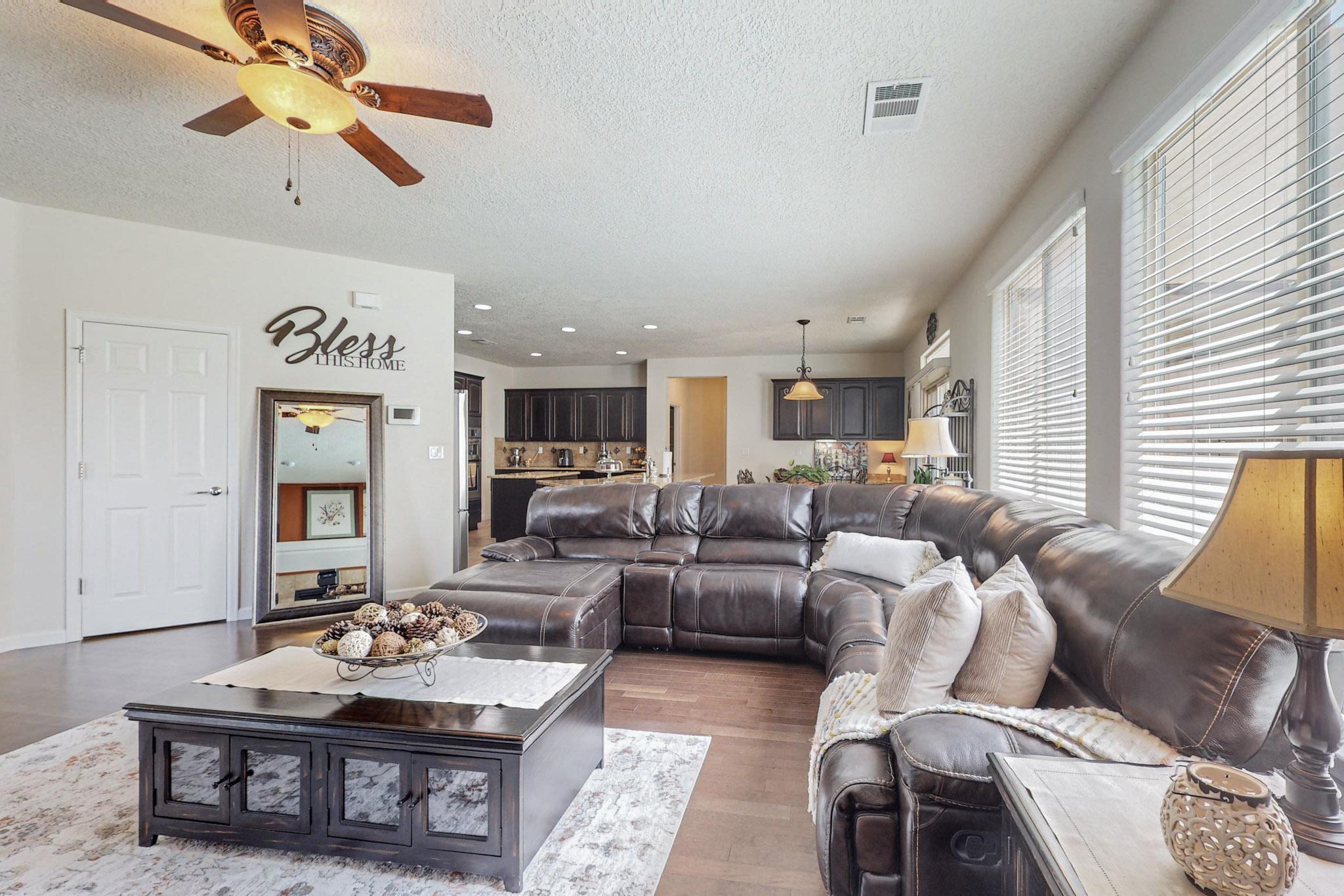 3916 Las Colinas Avenue NE