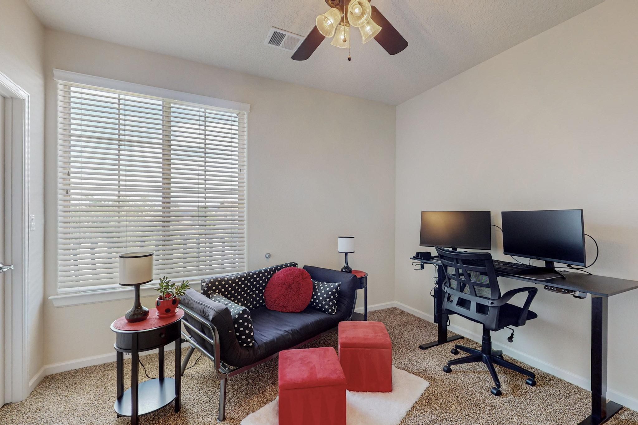 3916 Las Colinas Avenue NE