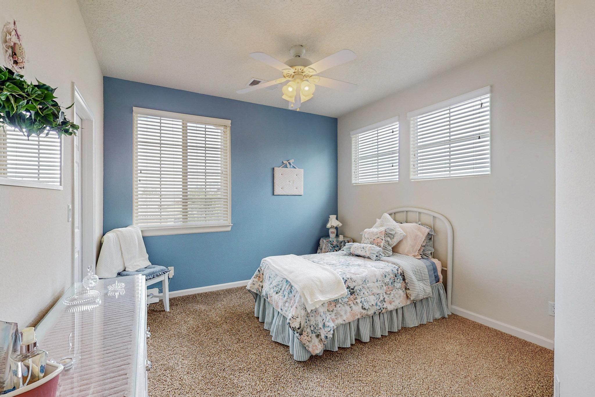 3916 Las Colinas Avenue NE