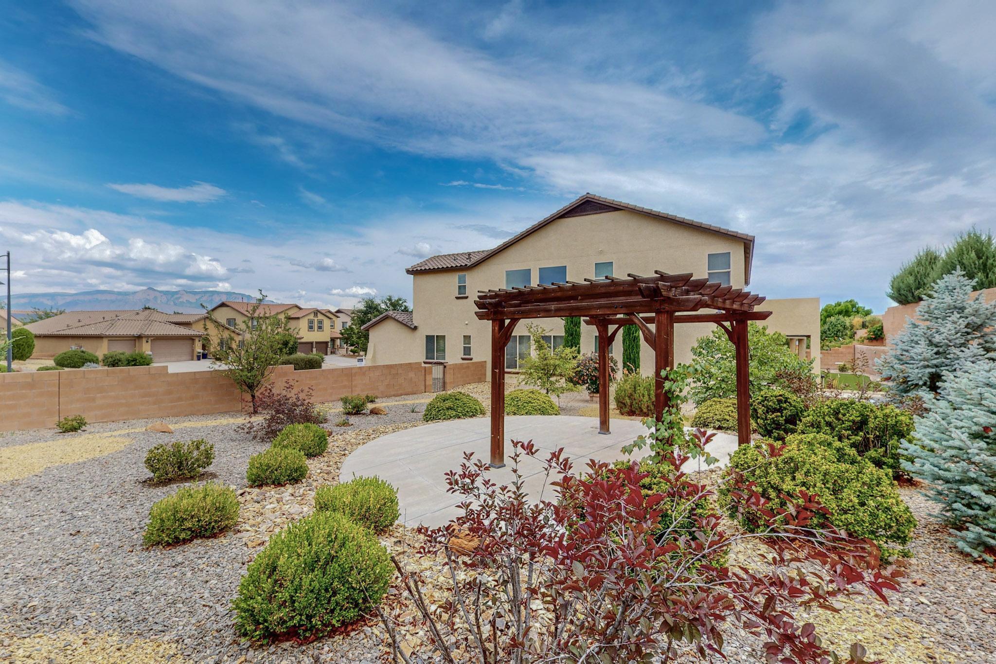 3916 Las Colinas Avenue NE