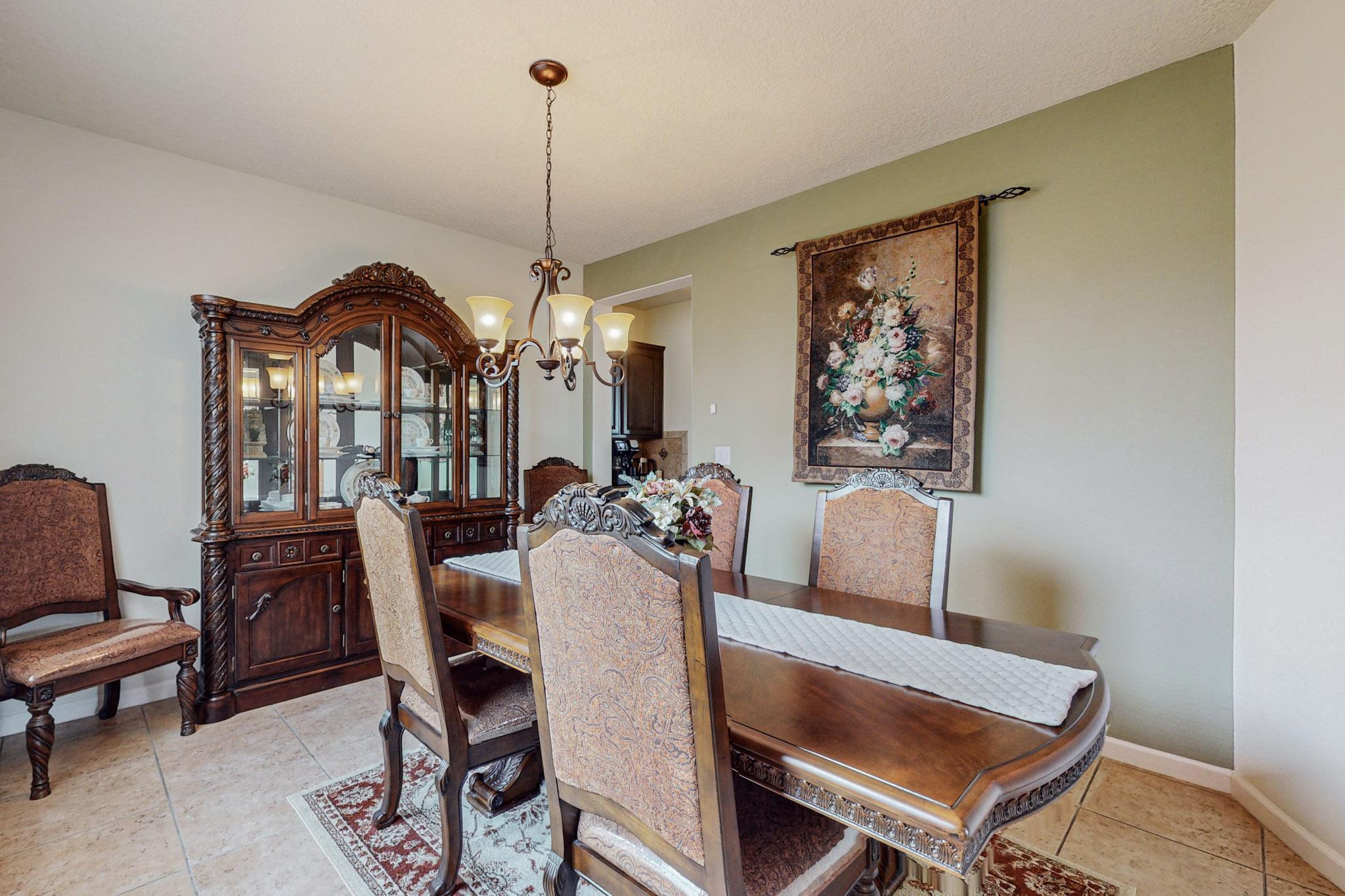 3916 Las Colinas Avenue NE