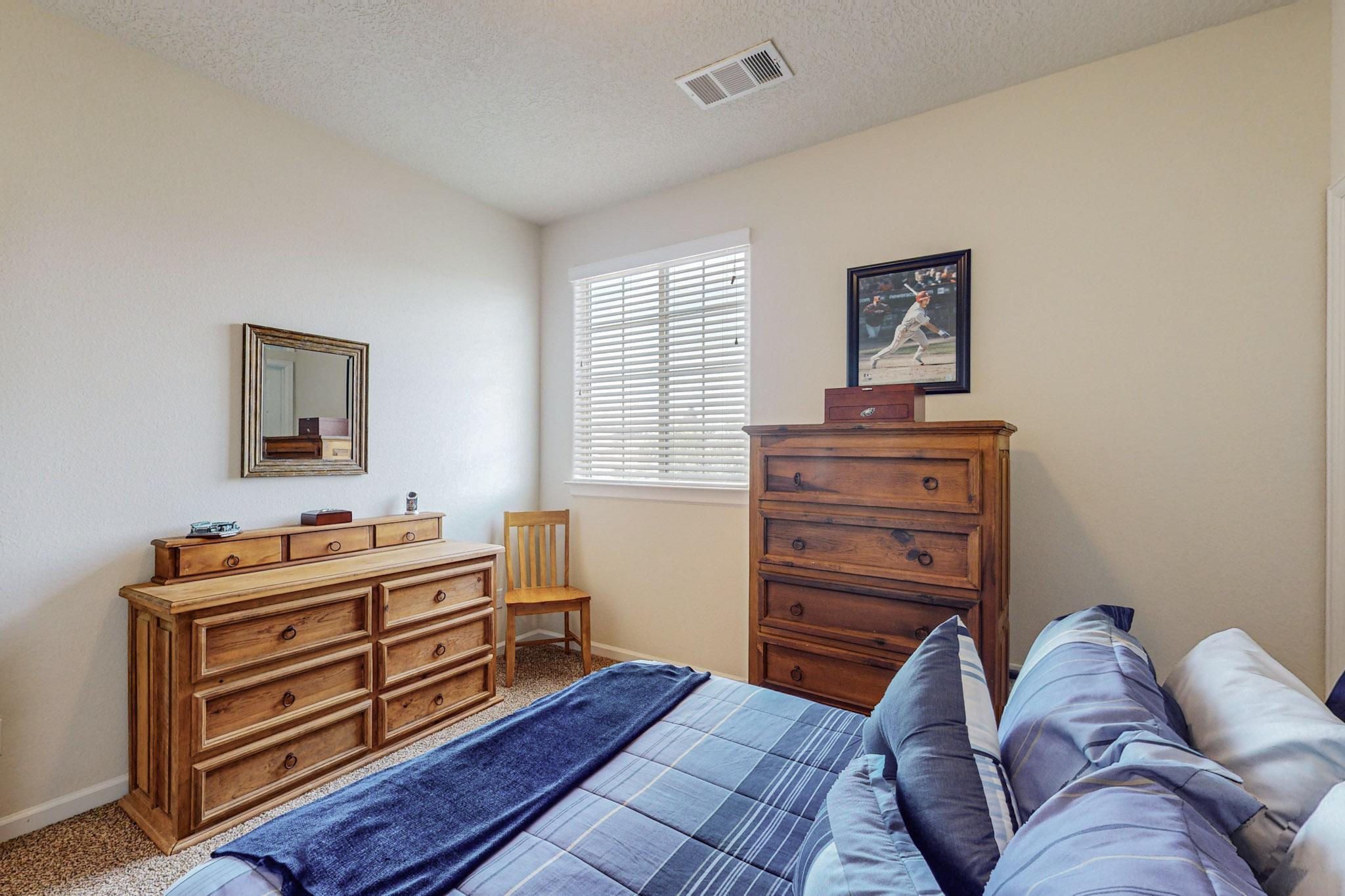 3916 Las Colinas Avenue NE