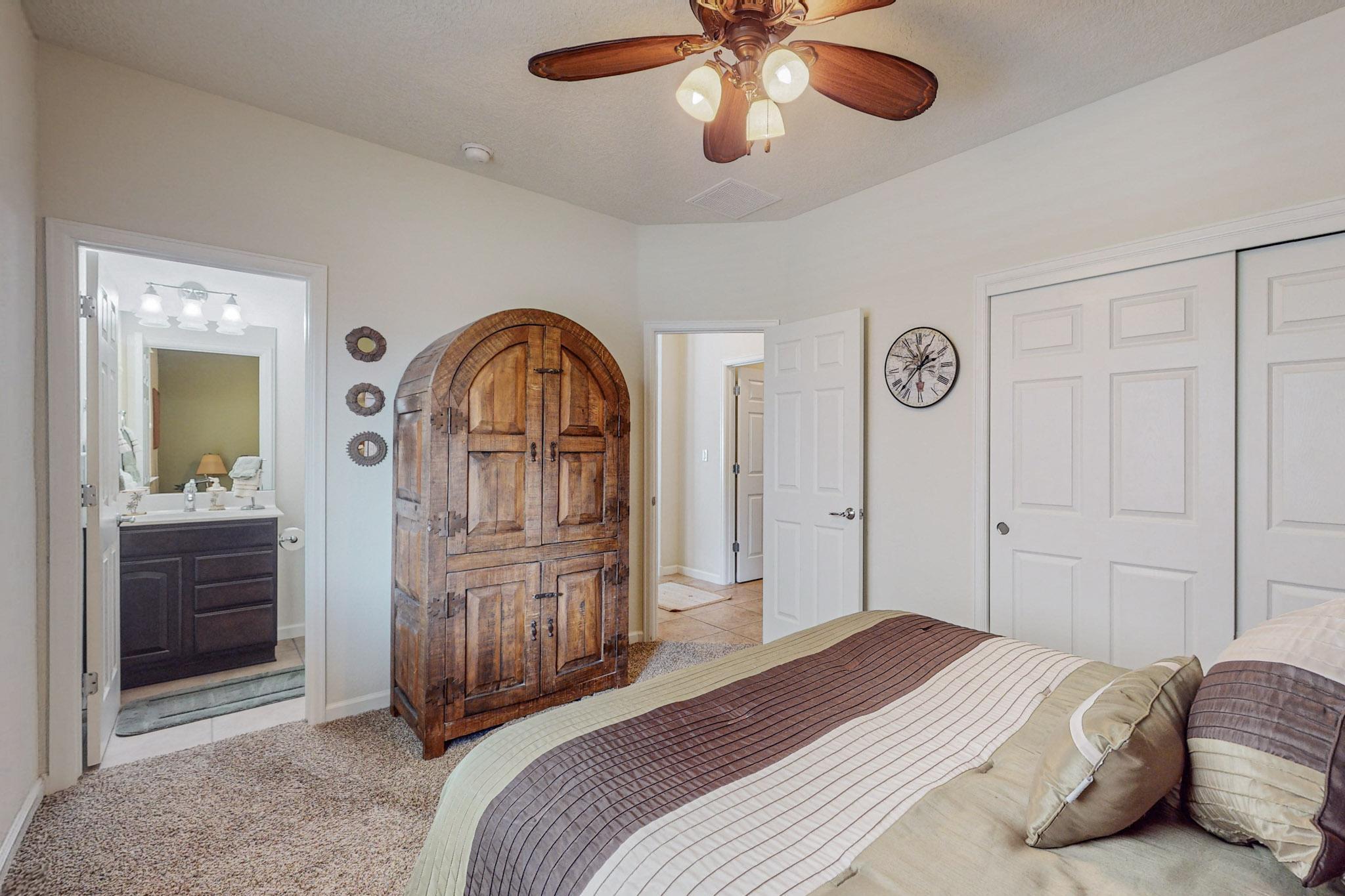 3916 Las Colinas Avenue NE