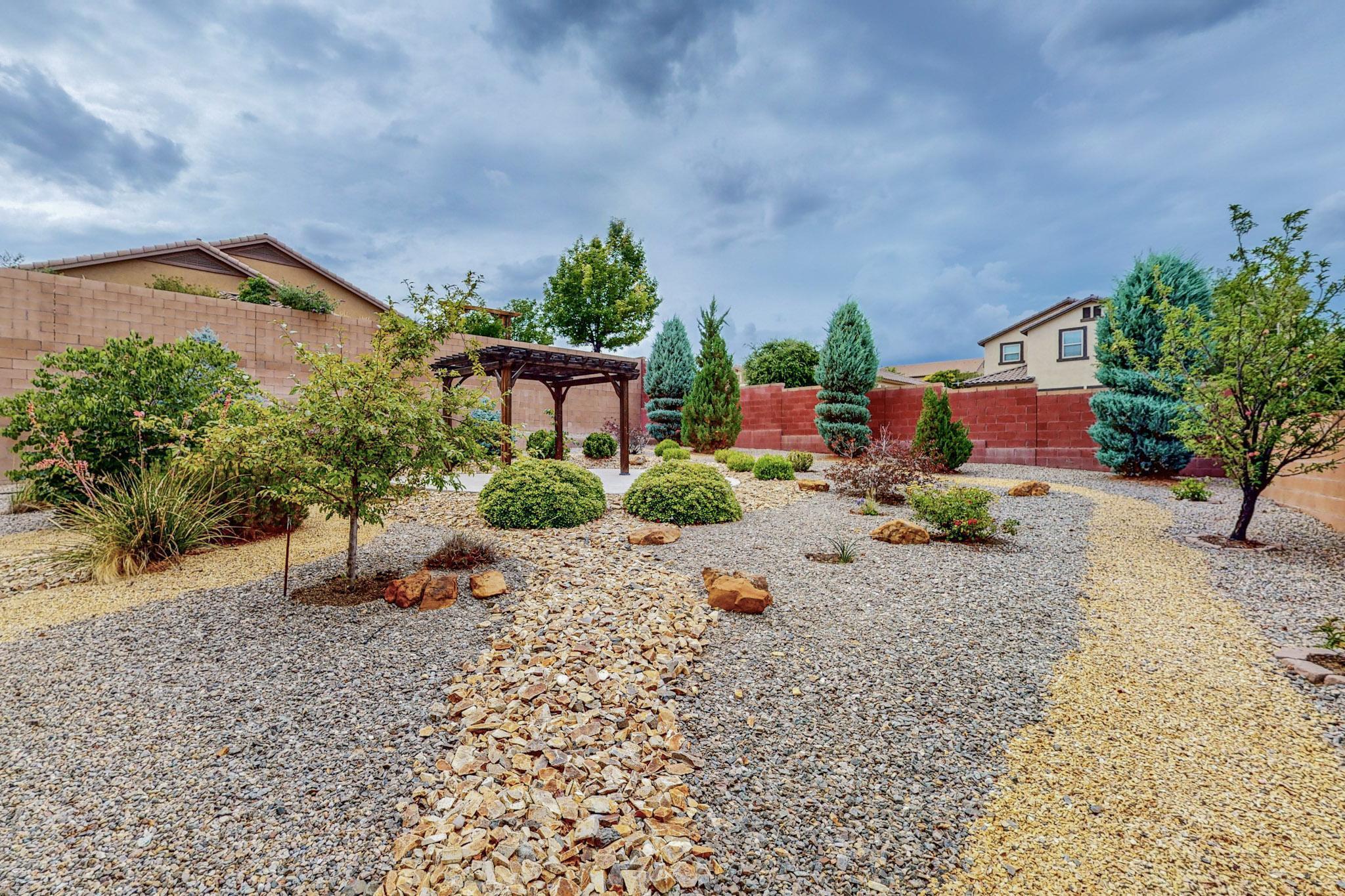 3916 Las Colinas Avenue NE