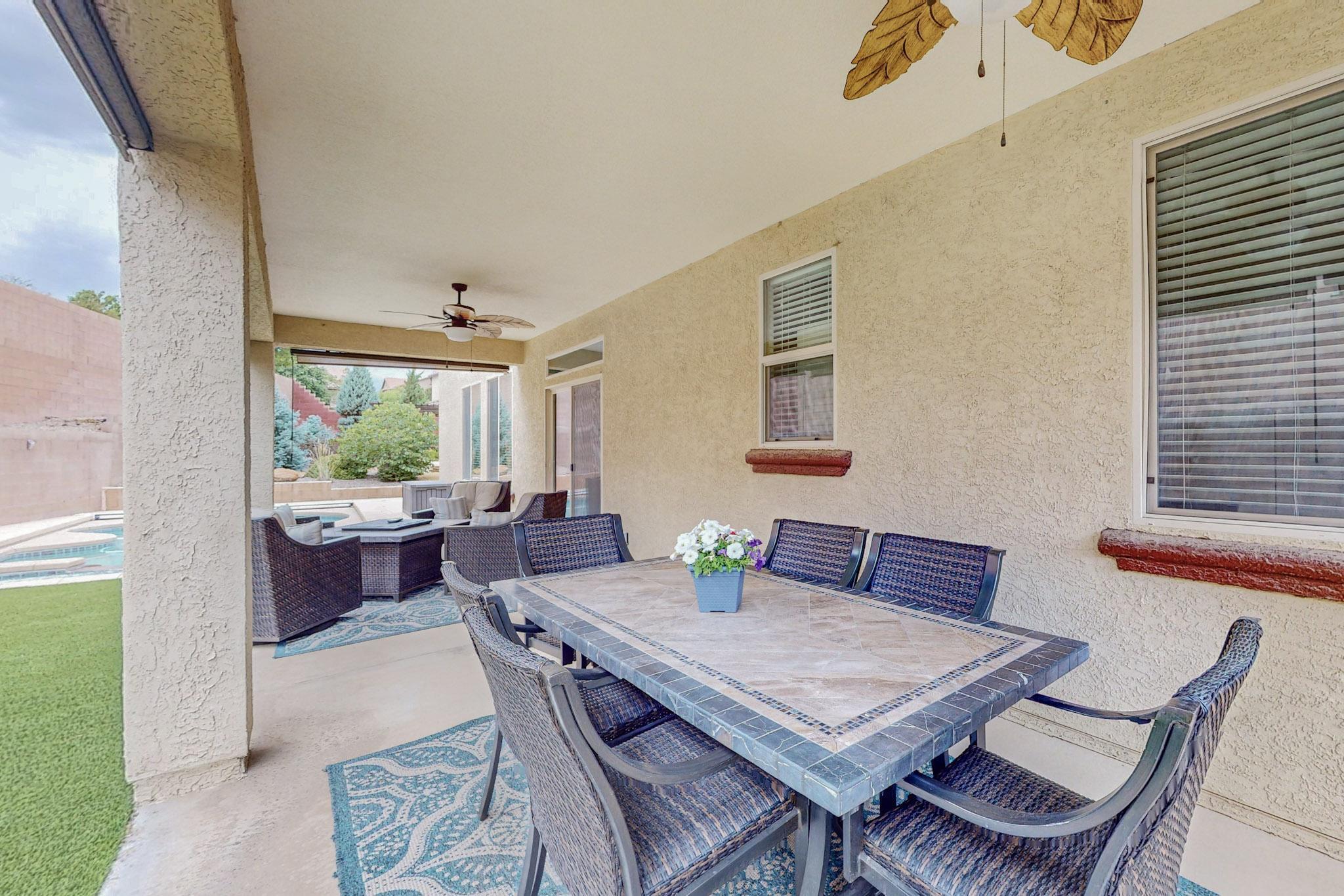 3916 Las Colinas Avenue NE