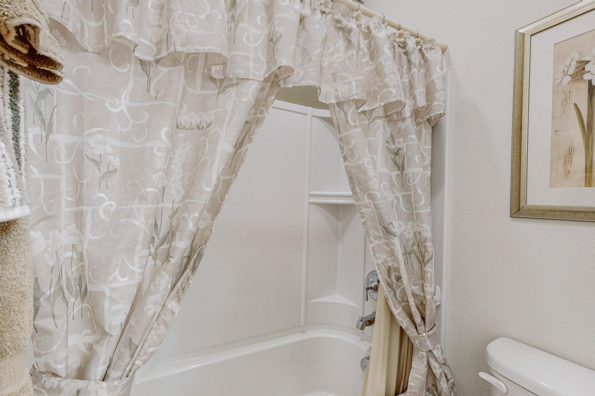 3916 Las Colinas Avenue NE