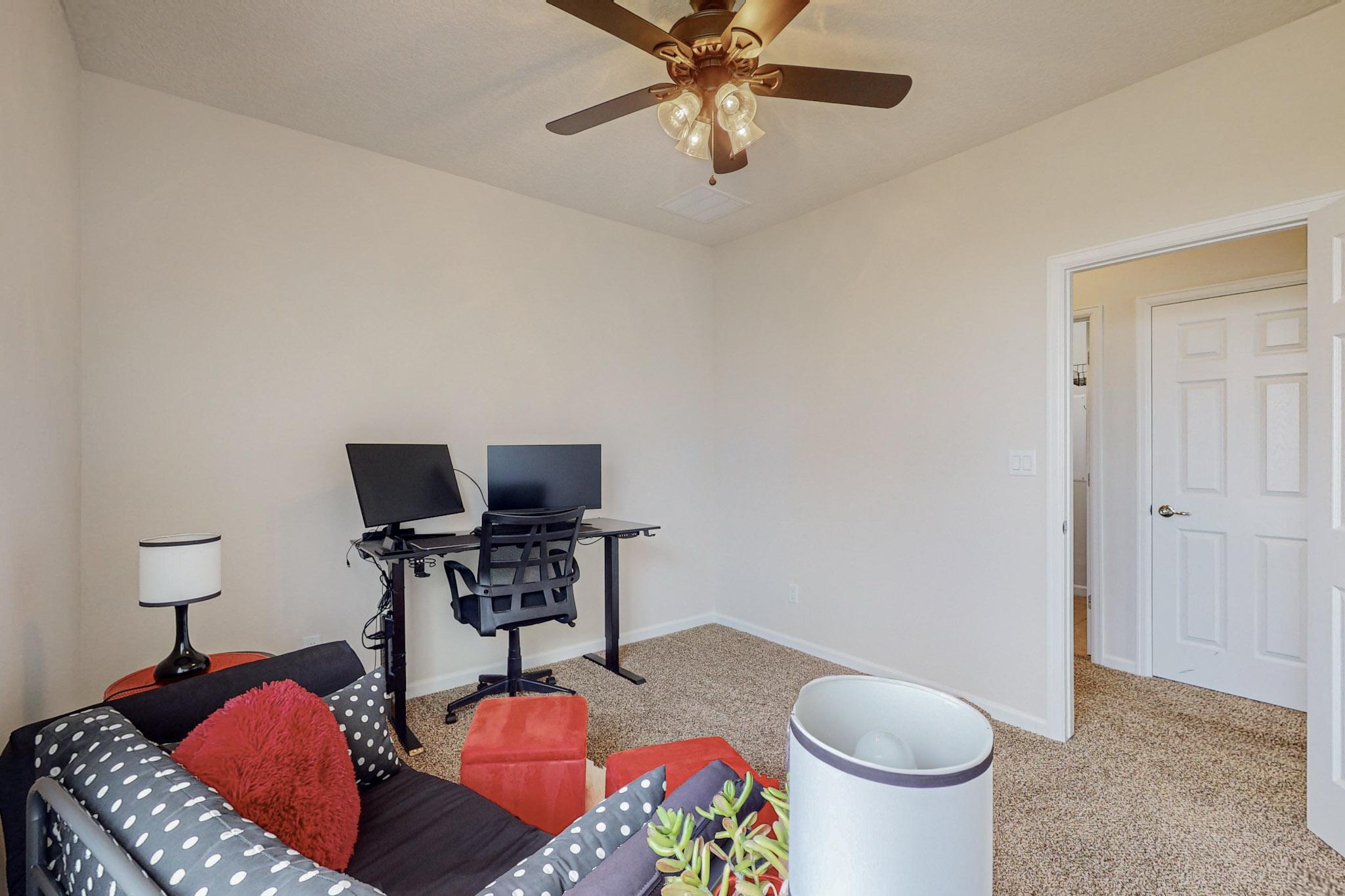 3916 Las Colinas Avenue NE