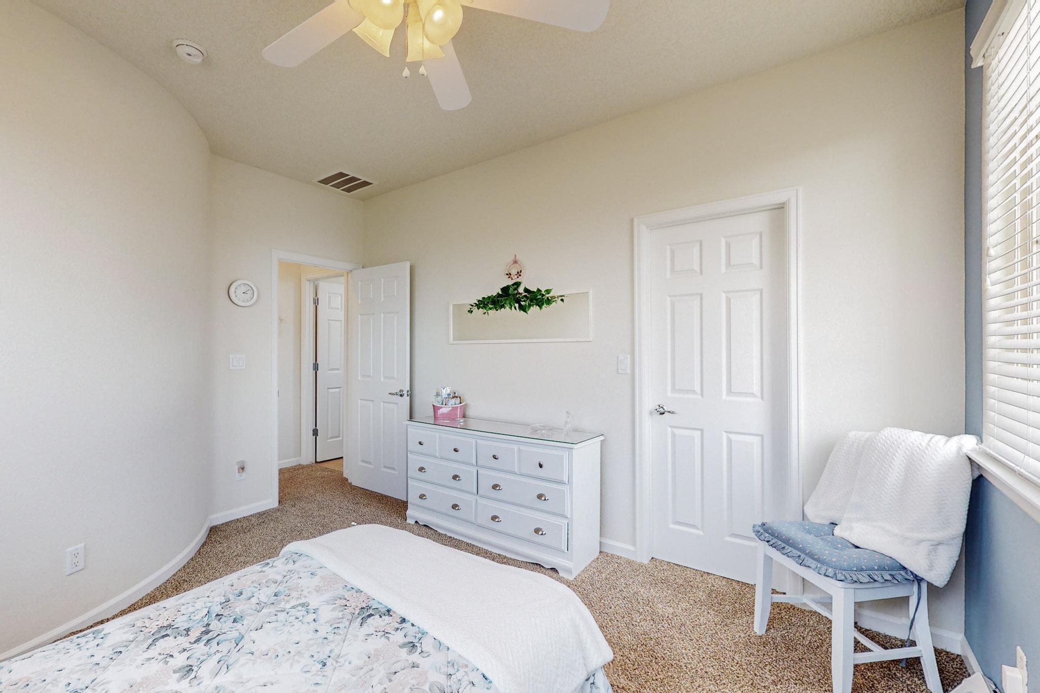 3916 Las Colinas Avenue NE