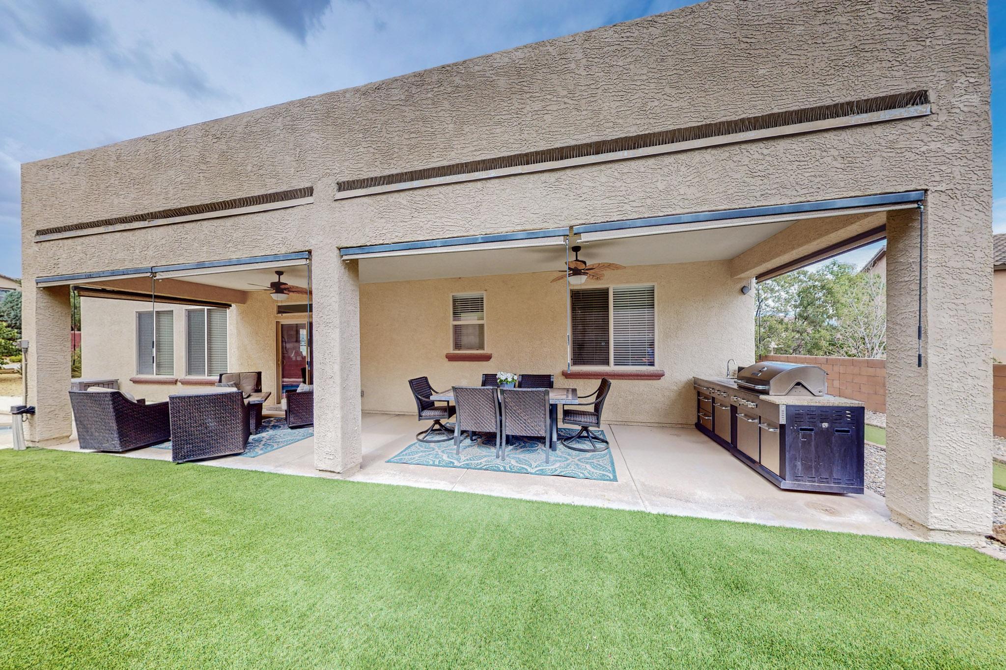 3916 Las Colinas Avenue NE