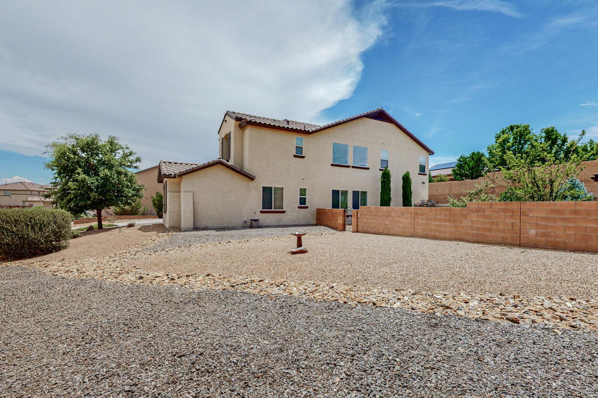 3916 Las Colinas Avenue NE