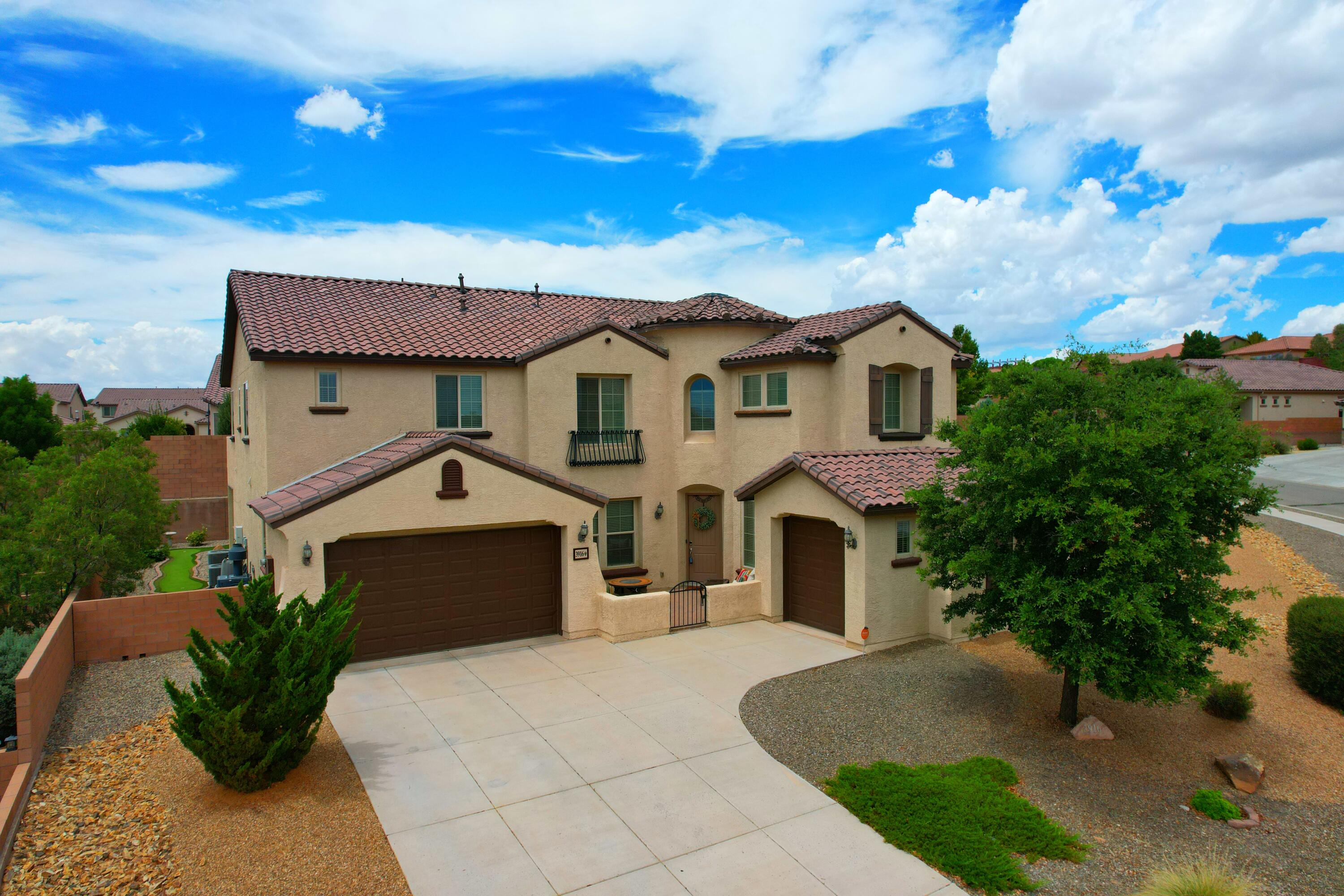 3916 Las Colinas Avenue NE