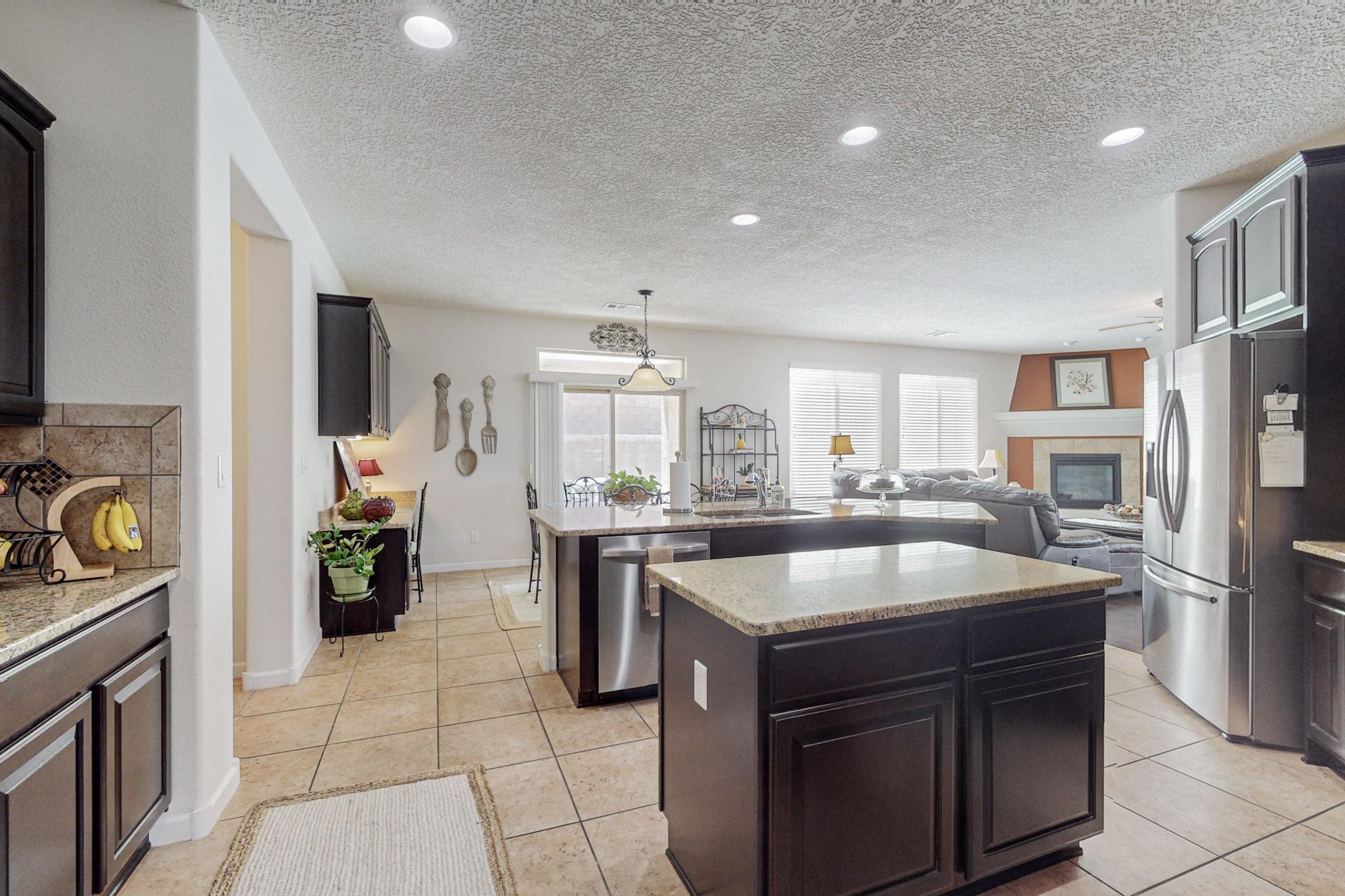 3916 Las Colinas Avenue NE