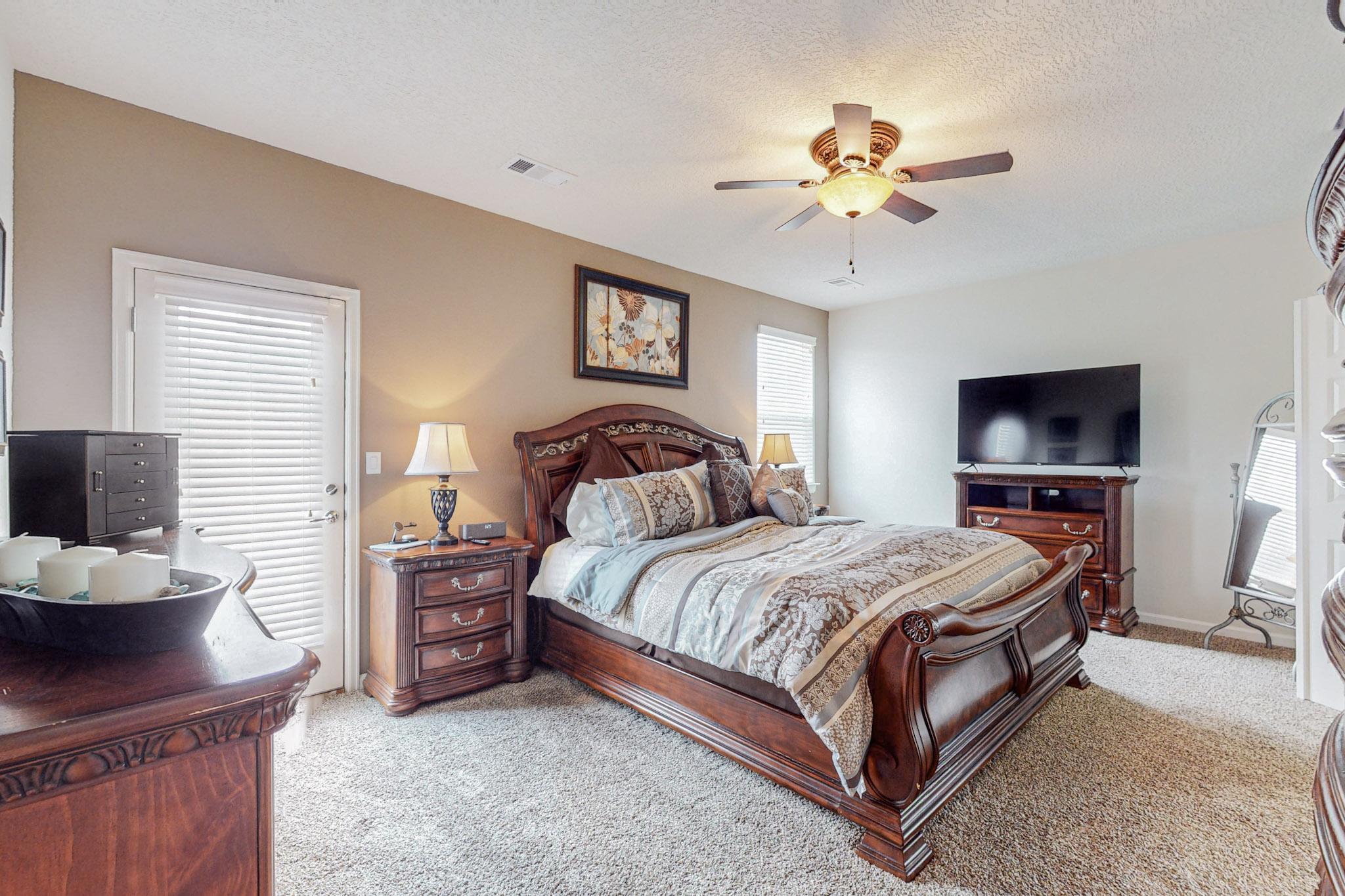 3916 Las Colinas Avenue NE