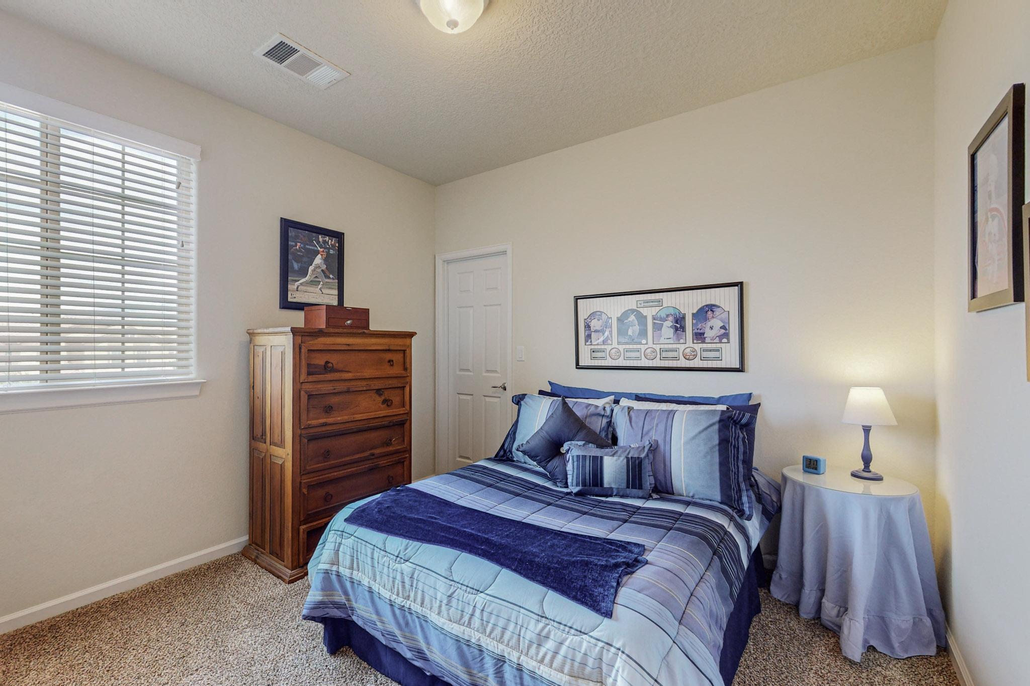 3916 Las Colinas Avenue NE