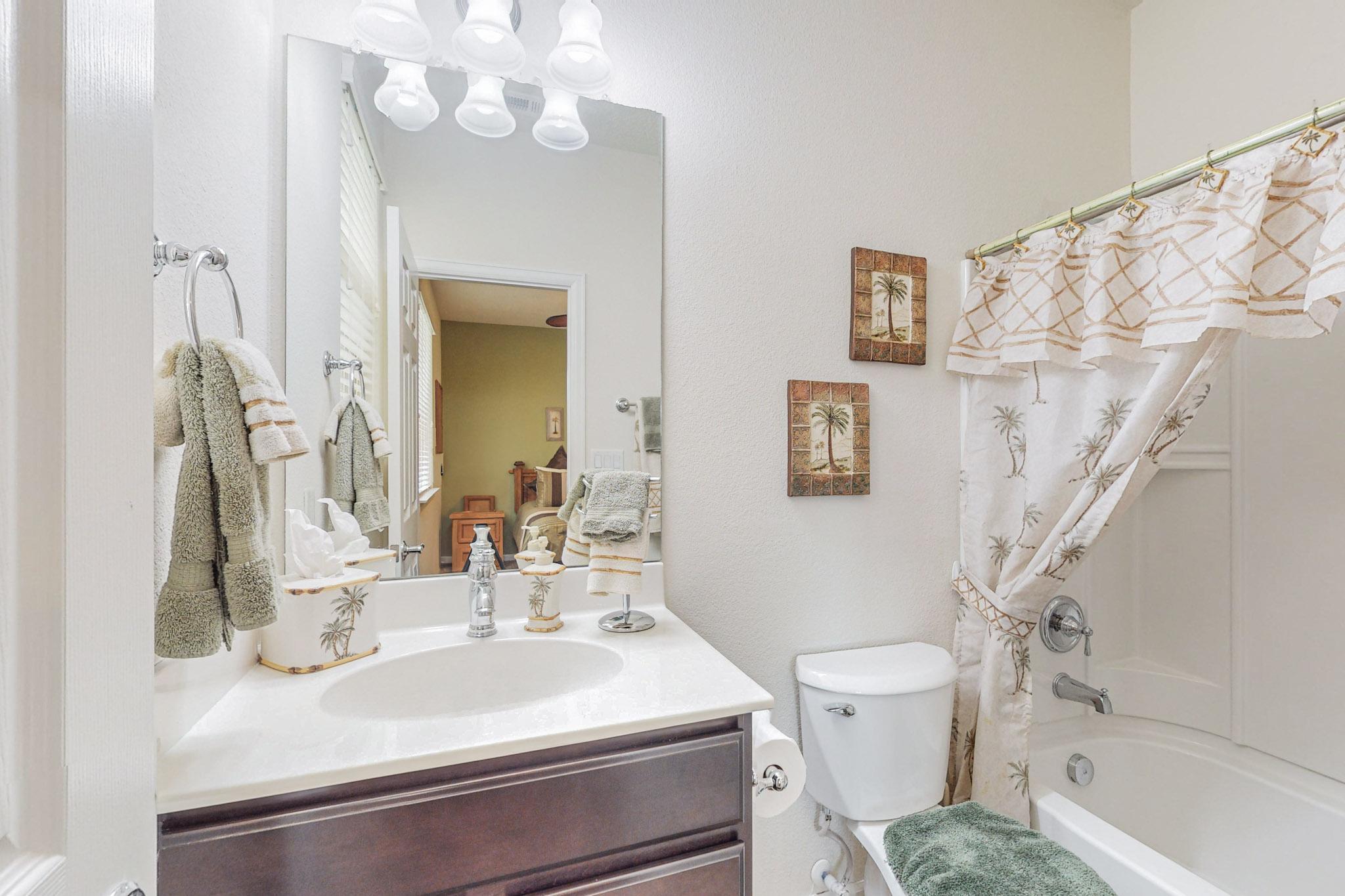 3916 Las Colinas Avenue NE