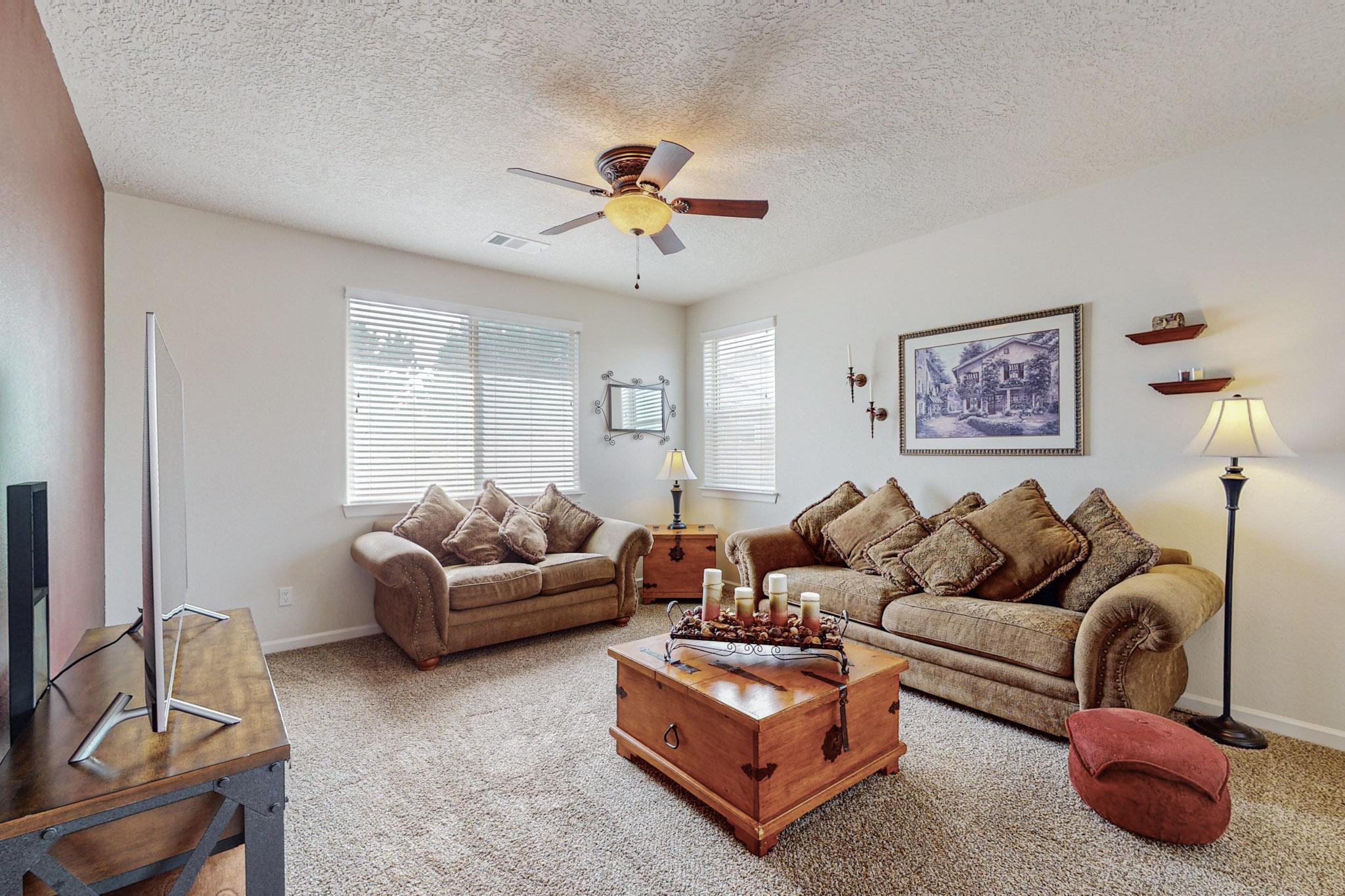 3916 Las Colinas Avenue NE