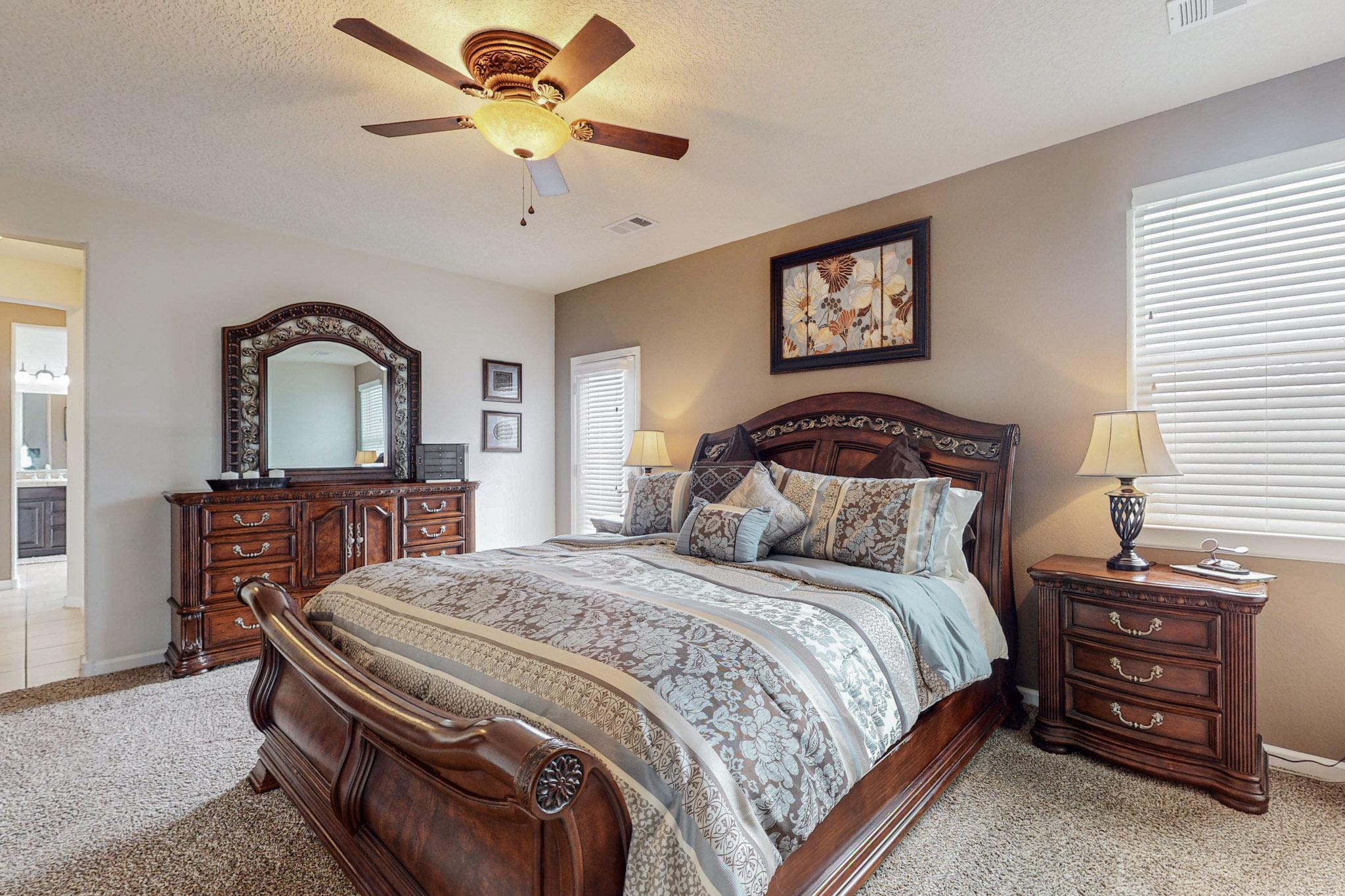 3916 Las Colinas Avenue NE