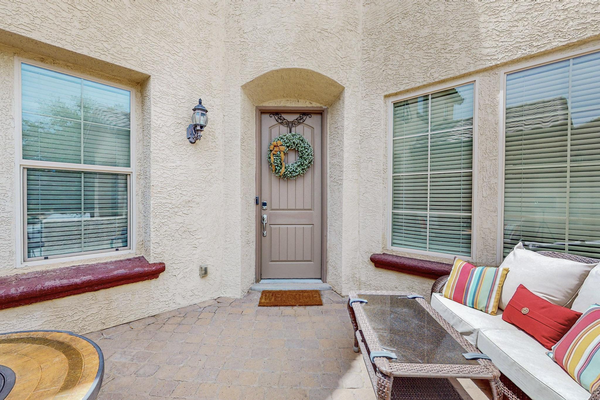 3916 Las Colinas Avenue NE