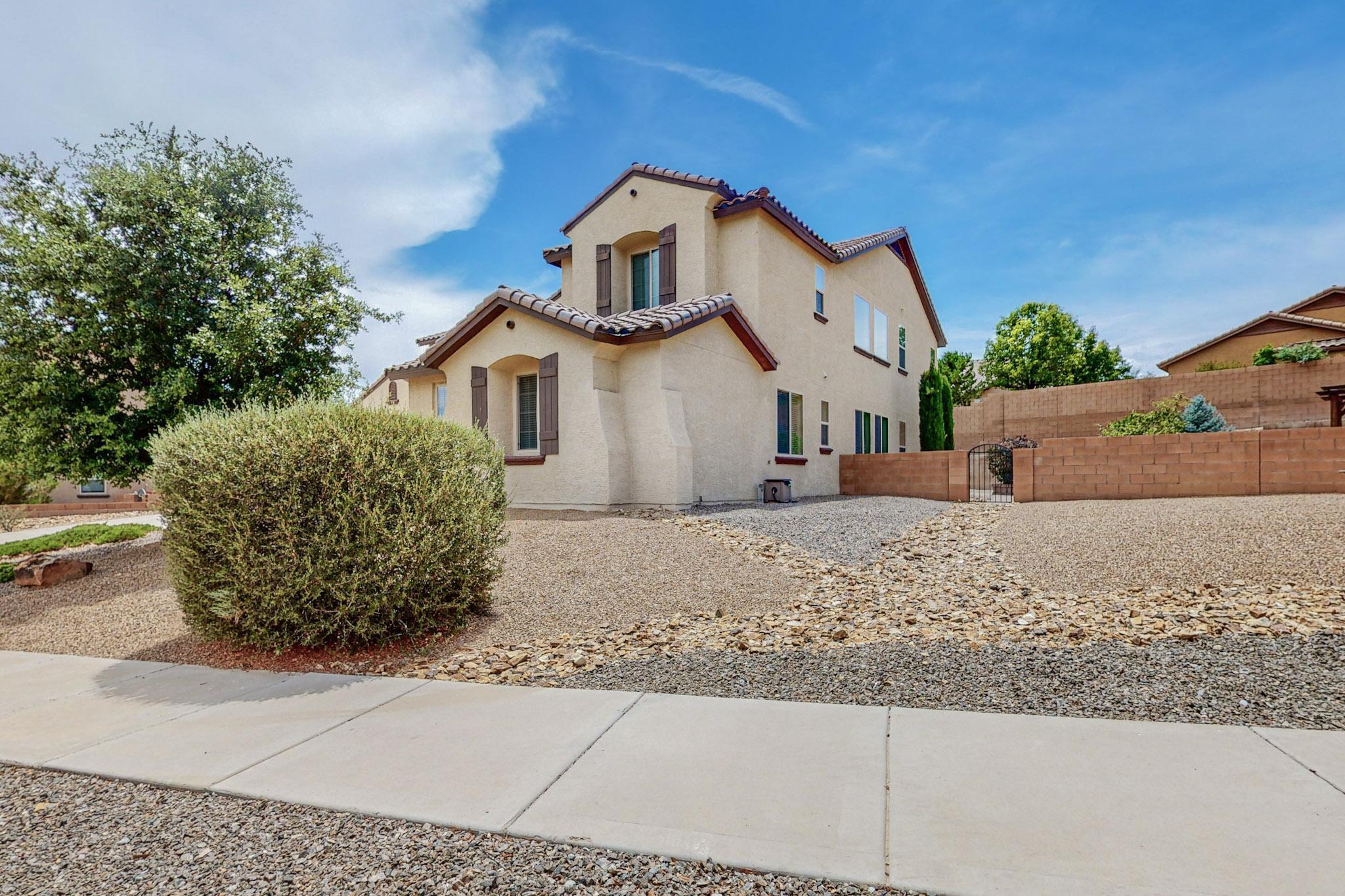 3916 Las Colinas Avenue NE